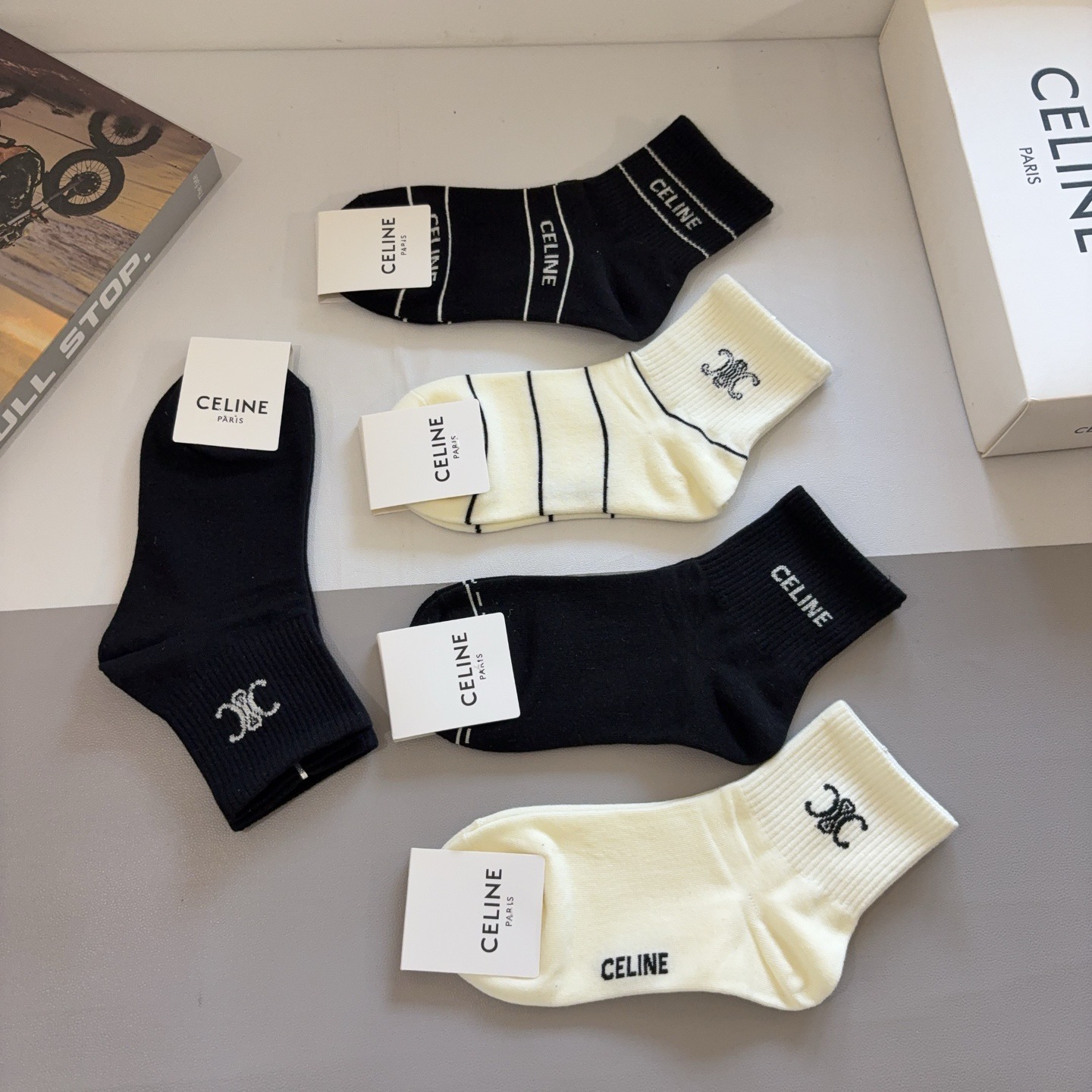 配包装（一盒5双）CELINE 赛琳 新款船袜！纯棉面料，专柜同步中筒袜子，💛大牌出街，潮人必备🔥超好搭