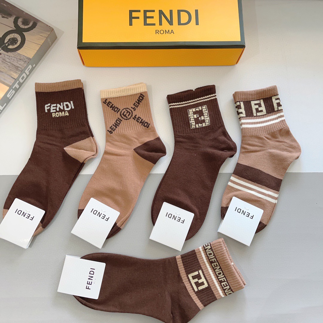 配包装（一盒5双）FENDI 芬迪 字母双Ｆ爆款中筒袜，纯棉面料， 专柜同款 💓纯棉面料，实用好穿 柔软