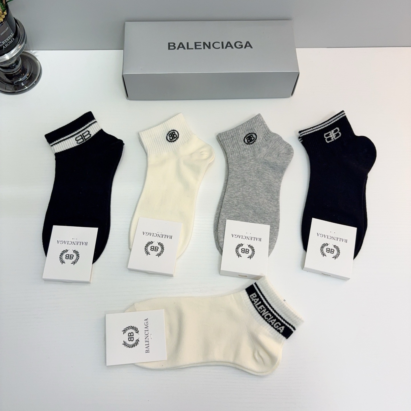配包装（一盒5双） BALENCIAGA巴黎世家 新款纯棉短袜子 经典字母logo船袜，个性时尚百搭款，