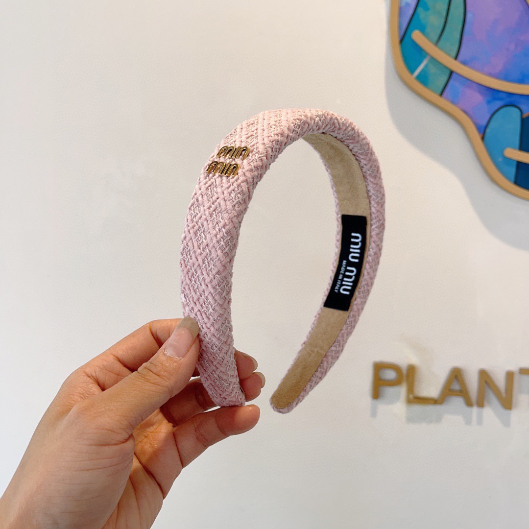 NO:852550,Comes with packaging MIUMIU's new handmade headband, original item, simple and versatile headband, a must-have for fashionable women, super versatile and classy!  hairpins,hairpins,miumiu,hairpins19860909配包装 MIUMIU（缪缪）新款手工制作发箍,原单货,简约百搭头箍 潮女必备品,超级百搭高大上！发夹,发夹,miumiu,hairpins,accessory