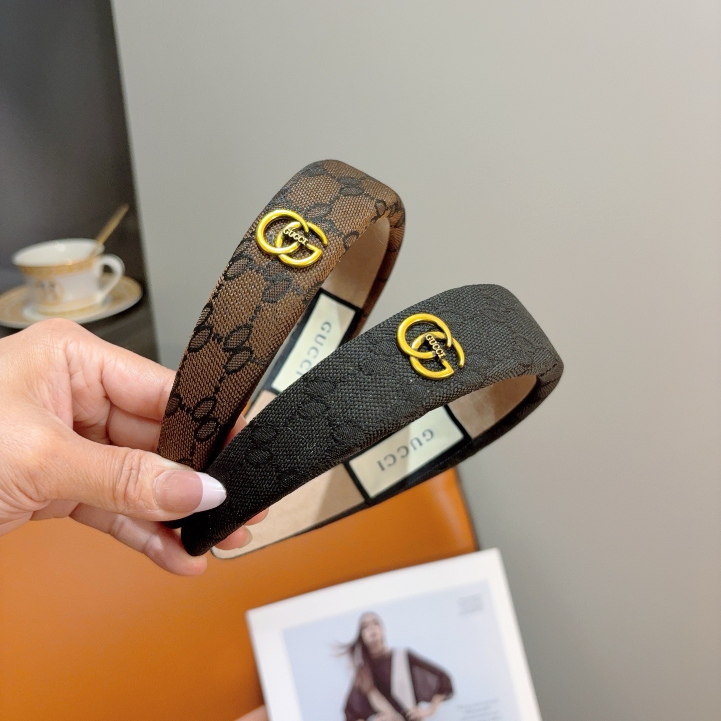 NO:852573,With packaging Gucci Gucci official new classic double G hairband, a must-have item for goddesses, very versatile, fashionable hairpins, hairpins, gucci, hairpins19860909配包装 Gucci古奇 官方经典新款双G发箍,女神必备单品,非常百搭,时尚潮流发夹,发夹,gucci,hairpins,accessory
