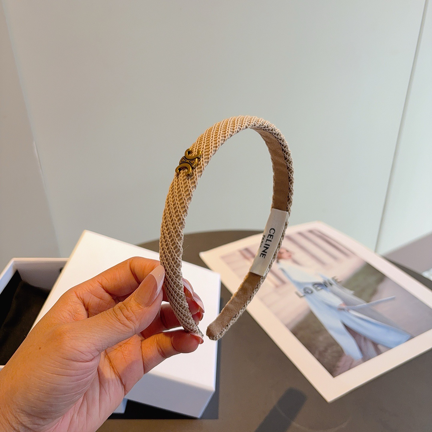 NO:852617,Comes with packaging CELINE knitted wool new product small fresh letter headband, comfortable and stress-free to wear, a must-have for styling!  Fashionable and versatile hair accessories for going out!  hairpins,hairpins,celine,celine,hairpins19860909配包装 CELINE（赛琳）针织毛线新品小清新字母发箍,佩戴舒适无压力,造型搭配必备！时尚外出百搭款发饰！发夹,发夹,celine,celine,hairpins,accessory