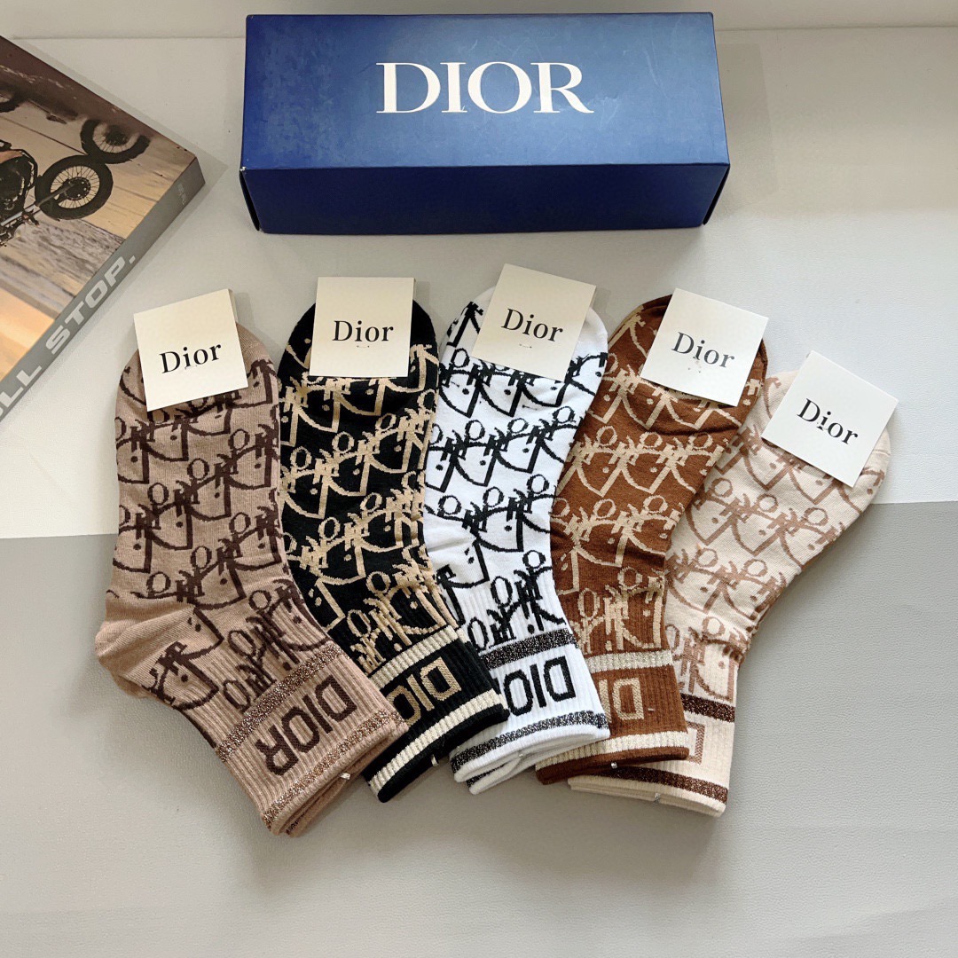 配包装（一盒5双）Dior 迪奥 新款字母罗口中筒袜子！爆款字母专柜同步中筒袜，💛大牌出街，潮人必备🔥超