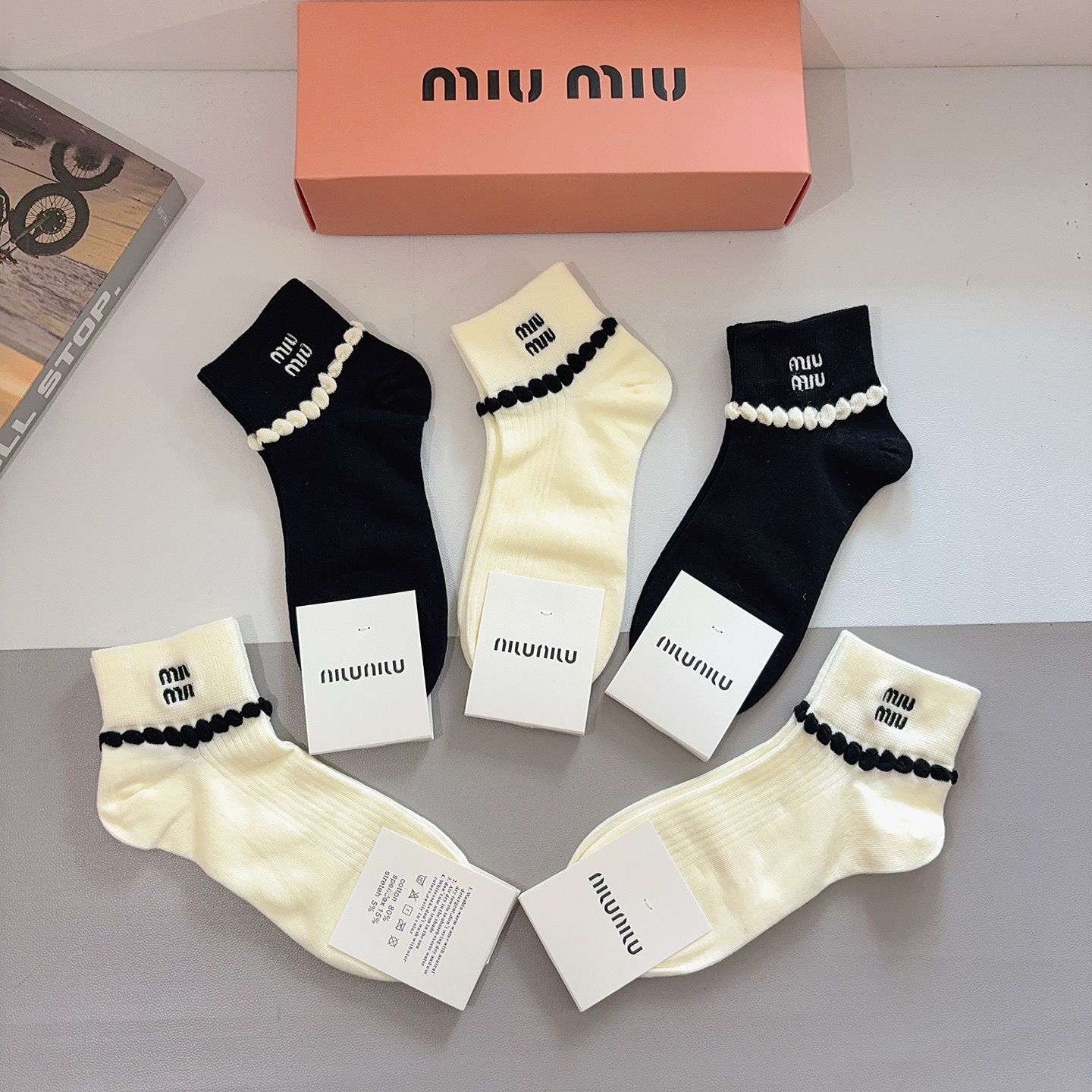 配包装（一盒5双） miumiu 缪缪新款刺绣纯棉袜子 经典字母logo船袜，个性时尚百搭款，！超柔软材