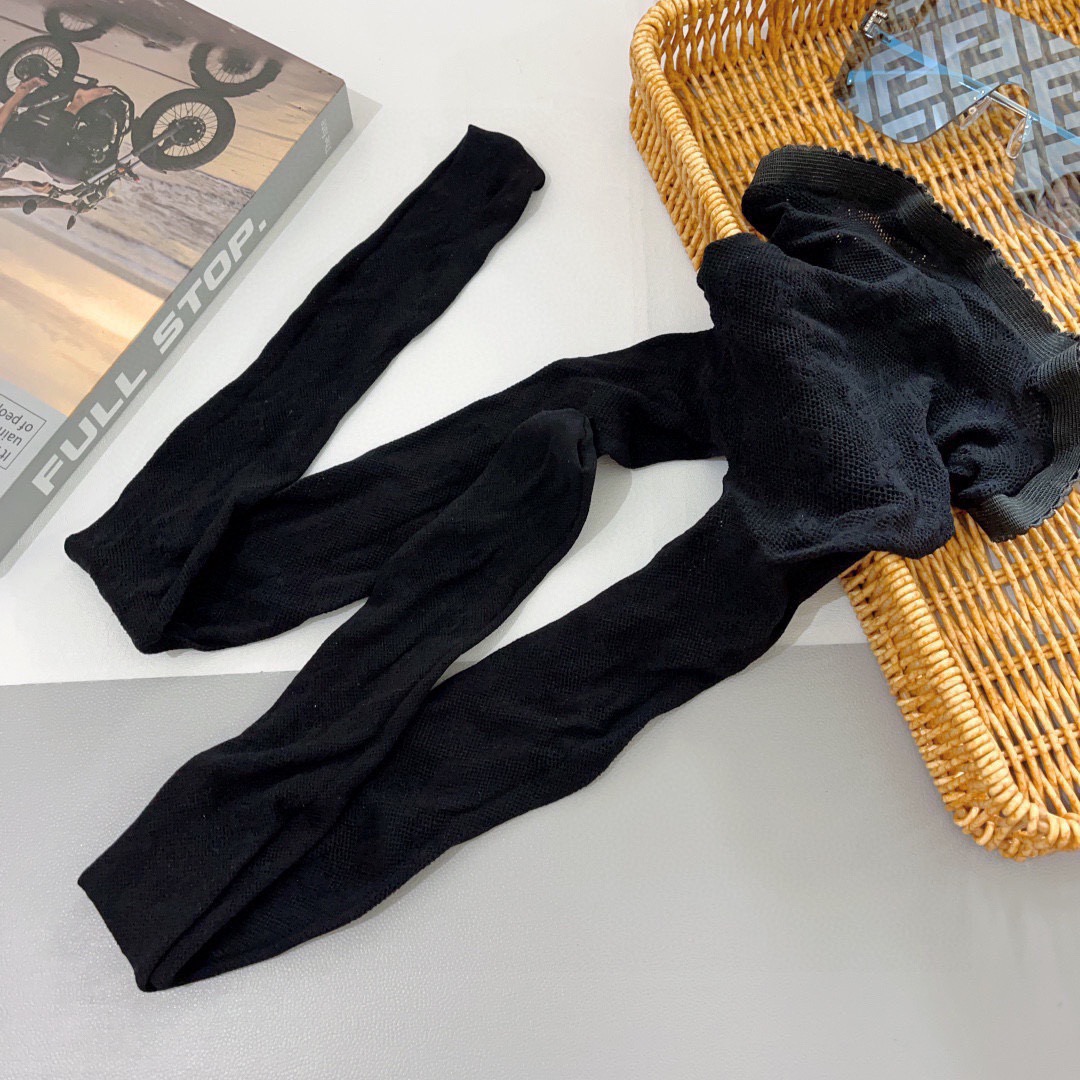 配包装（一盒1双）LV 路易威登 爆款字母网袜 连裤袜🌟好看到爆炸 ，欧美大牌丝袜🔥🌟潮人秋冬必备单品 