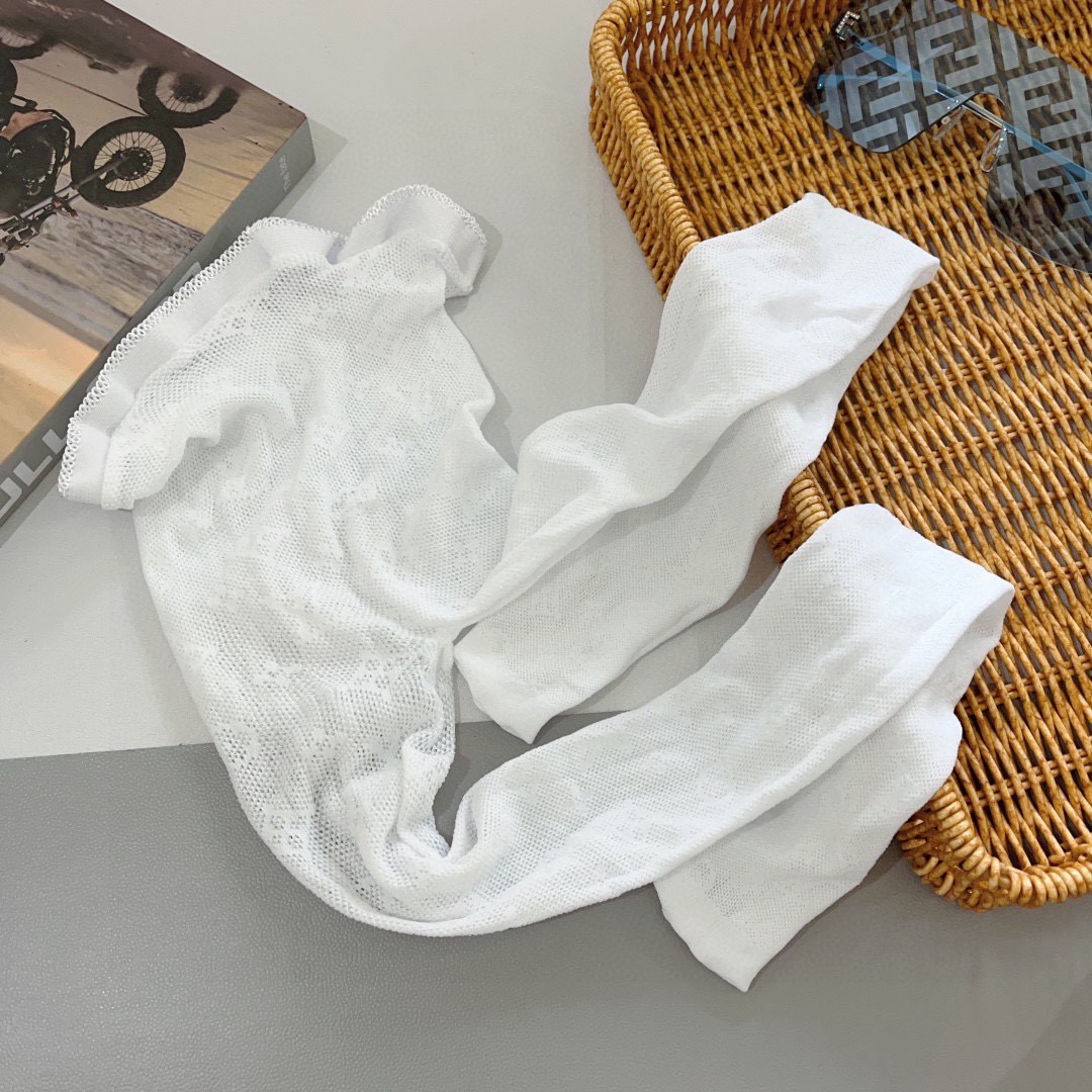 配包装（一盒1双）LV 路易威登 爆款字母网袜 连裤袜🌟好看到爆炸 ，欧美大牌丝袜🔥🌟潮人秋冬必备单品 