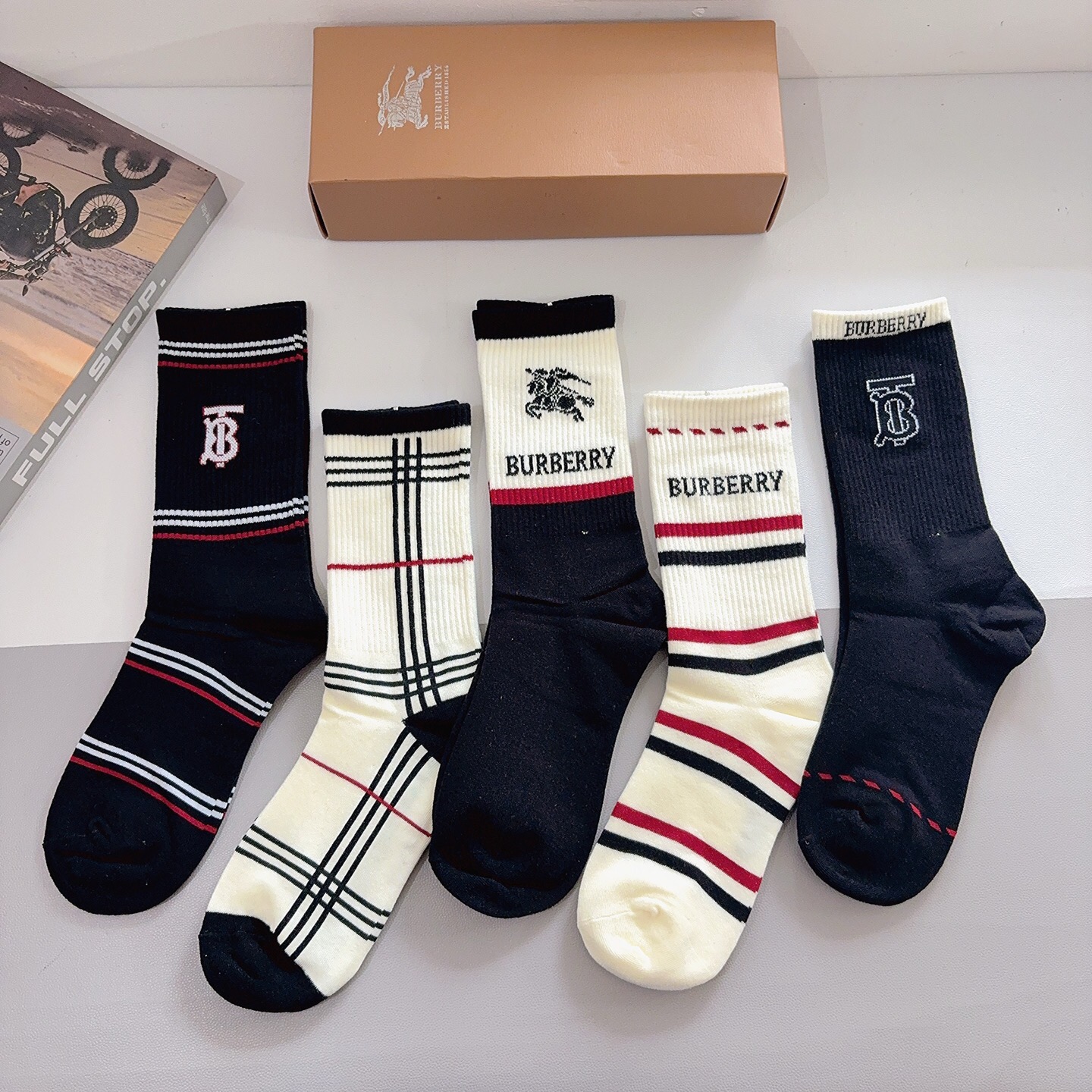 配包装（一盒5双）🌟Burberry 巴宝莉 超火小单品男女通用长筒袜子，纯棉面料，潮人必备 经典款搭配