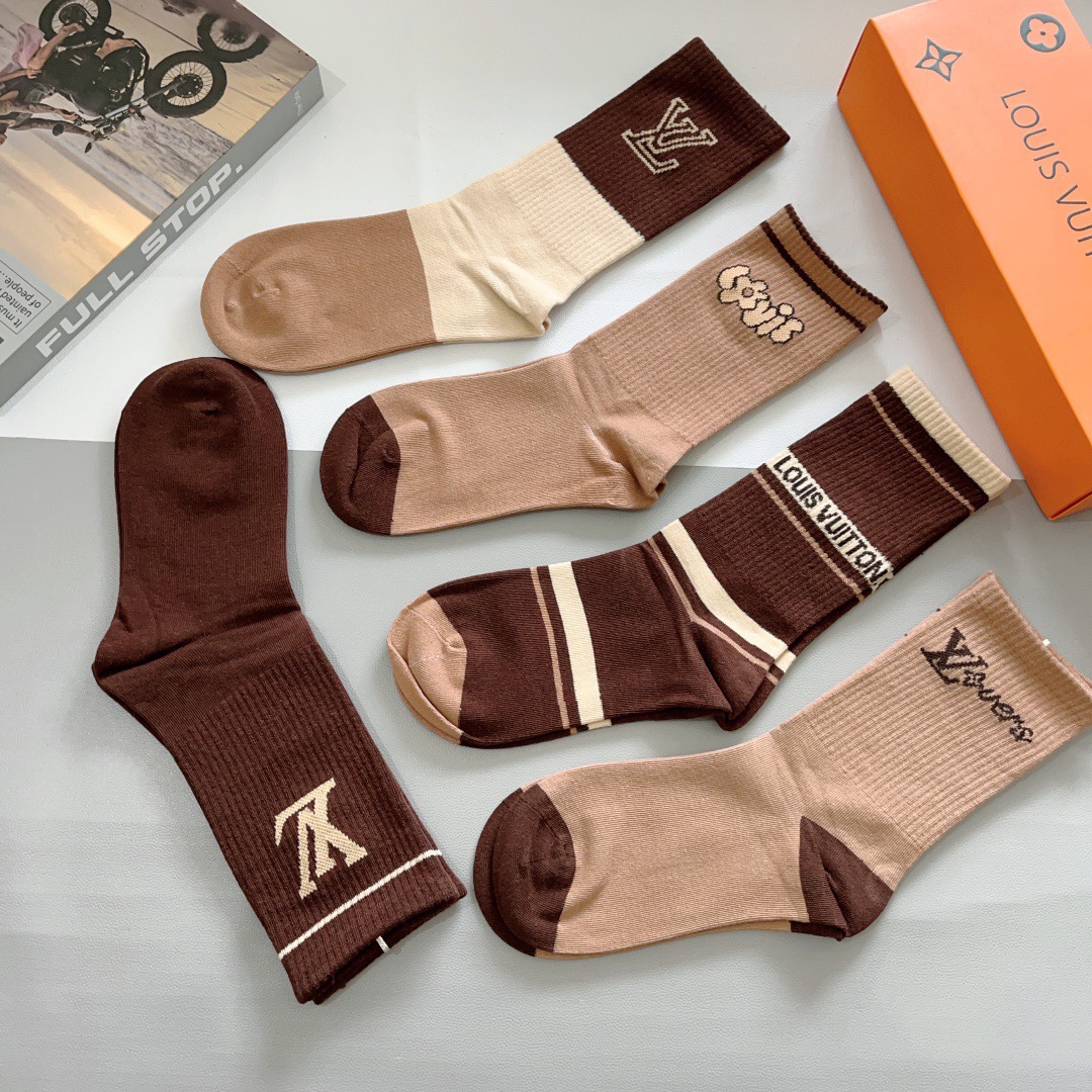 配包装（一盒5双） 🌟 LV 路易威登 超火爆小单品，纯棉面料，潮人必备 爆款，经典字母logo长筒袜，