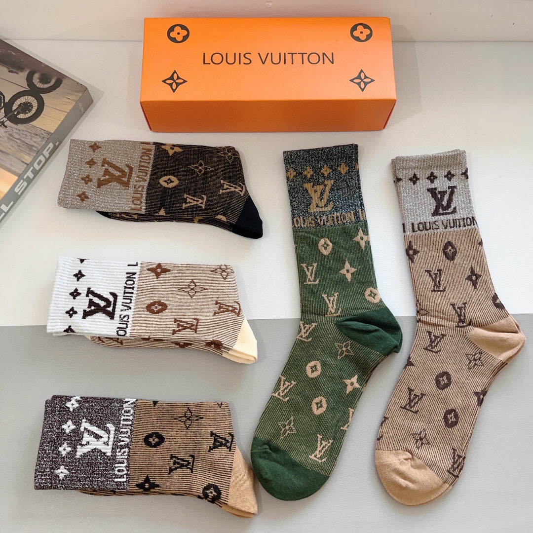 配包装（一盒5双） 🌟 LV 路易威登 超火长筒袜子，潮人必备 爆款，经典字母logo长筒袜，个性时尚百