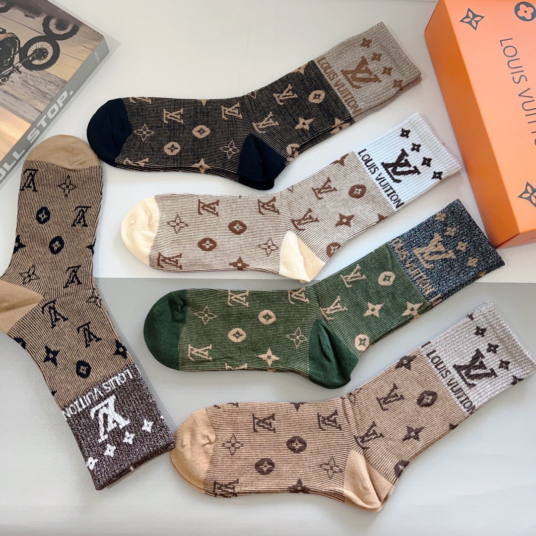 配包装（一盒5双） 🌟 LV 路易威登 超火长筒袜子，潮人必备 爆款，经典字母logo长筒袜，个性时尚百