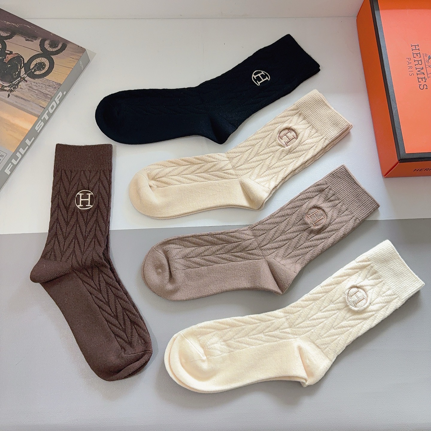 配包 装【一盒5双】HERMES（爱马仕）高版本刺绣羊绒长筒袜子🔥潮人必不可少的时尚专柜代购长筒袜子 ，