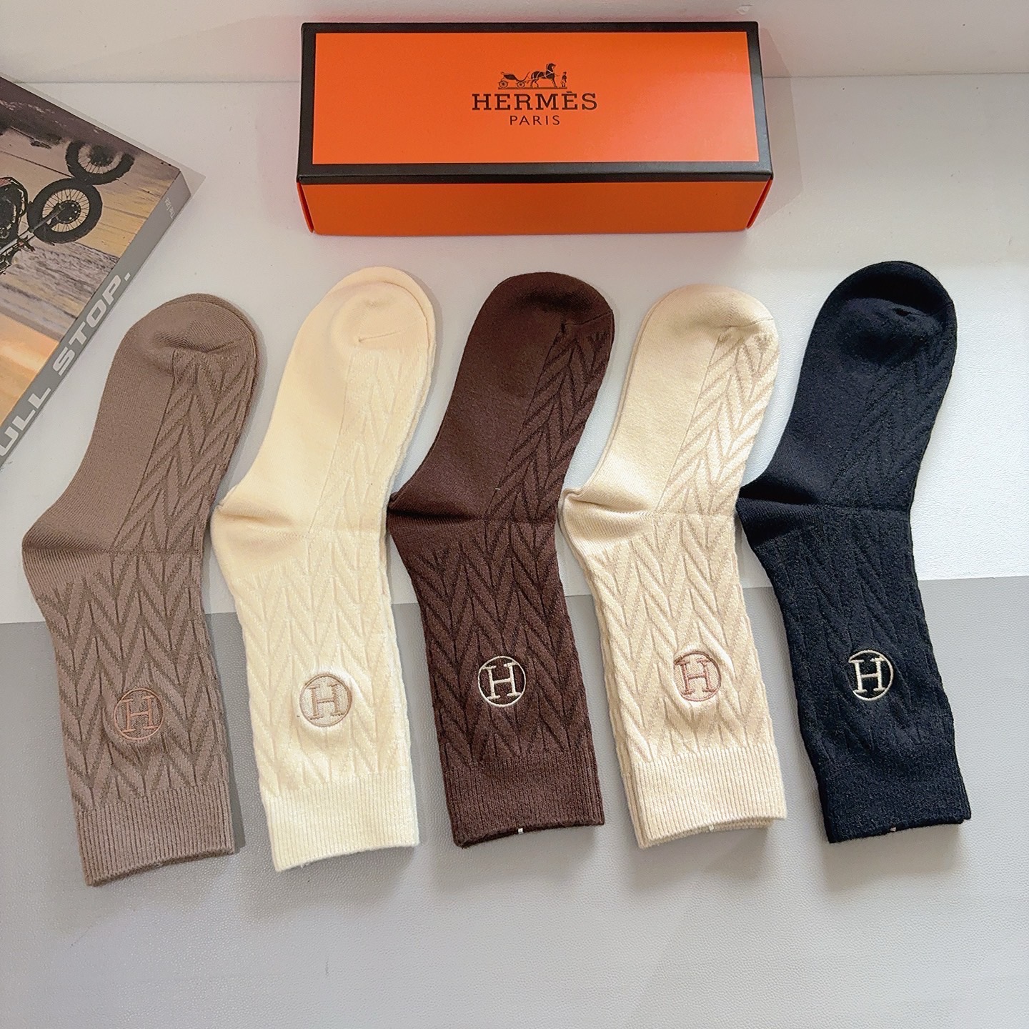 配包 装【一盒5双】HERMES（爱马仕）高版本刺绣羊绒长筒袜子🔥潮人必不可少的时尚专柜代购长筒袜子 ，