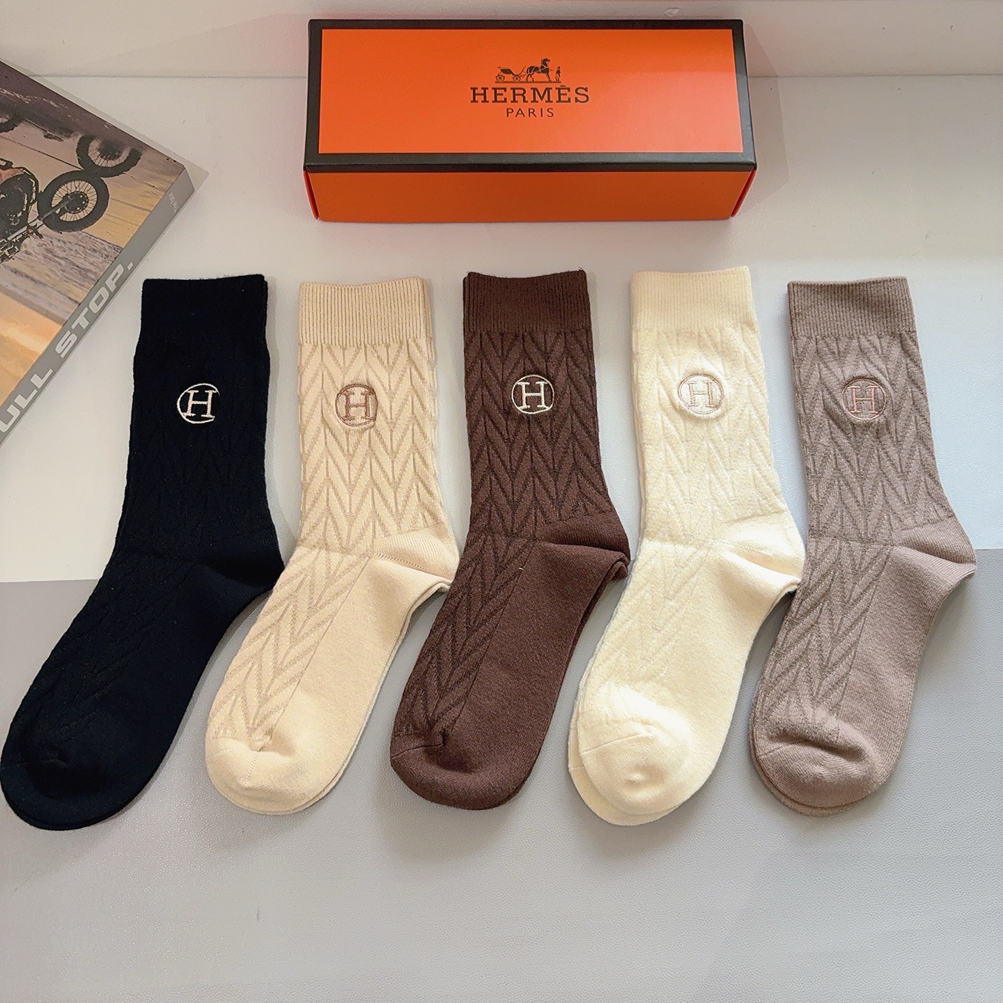 配包 装【一盒5双】HERMES（爱马仕）高版本刺绣羊绒长筒袜子🔥潮人必不可少的时尚专柜代购长筒袜子 ，