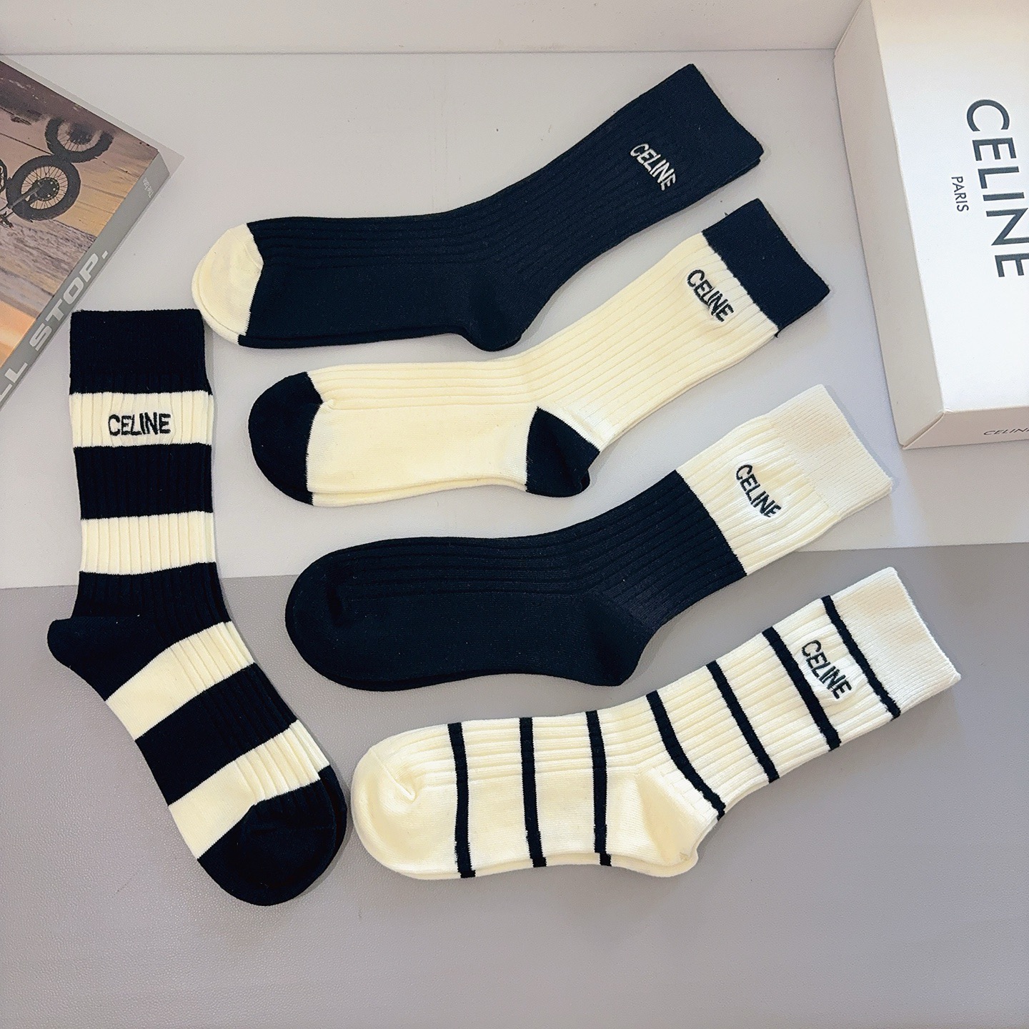 配包装【一盒5双】CELINE （赛琳）高版双针刺绣长筒小腿袜🔥潮人必不可少的时尚专柜代购长筒袜子 ，超