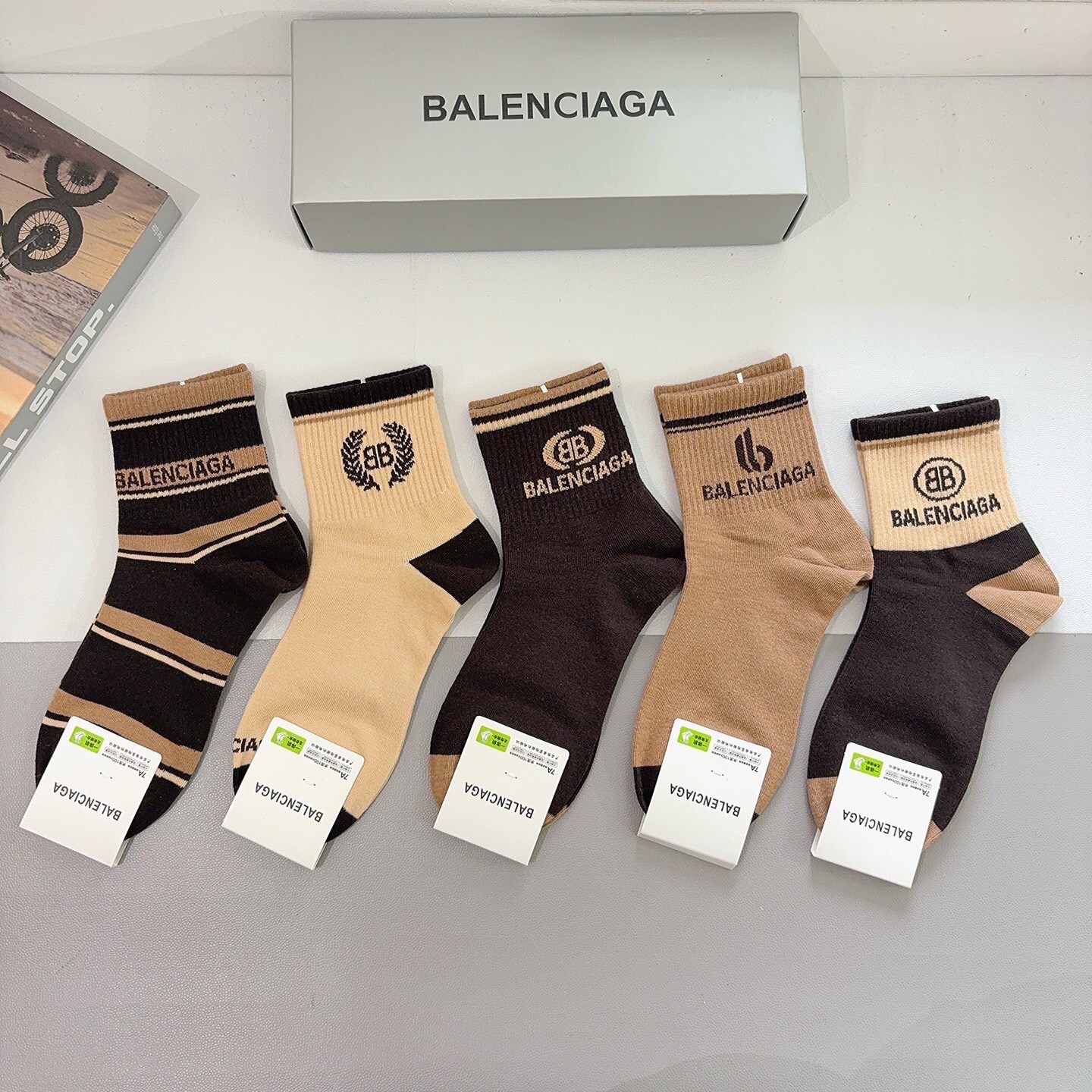 配包装【一盒5双】BALENCIAGA 巴黎世家 新款中筒袜子🔥潮人必不可少的时尚专柜代购袜子 ，超级时