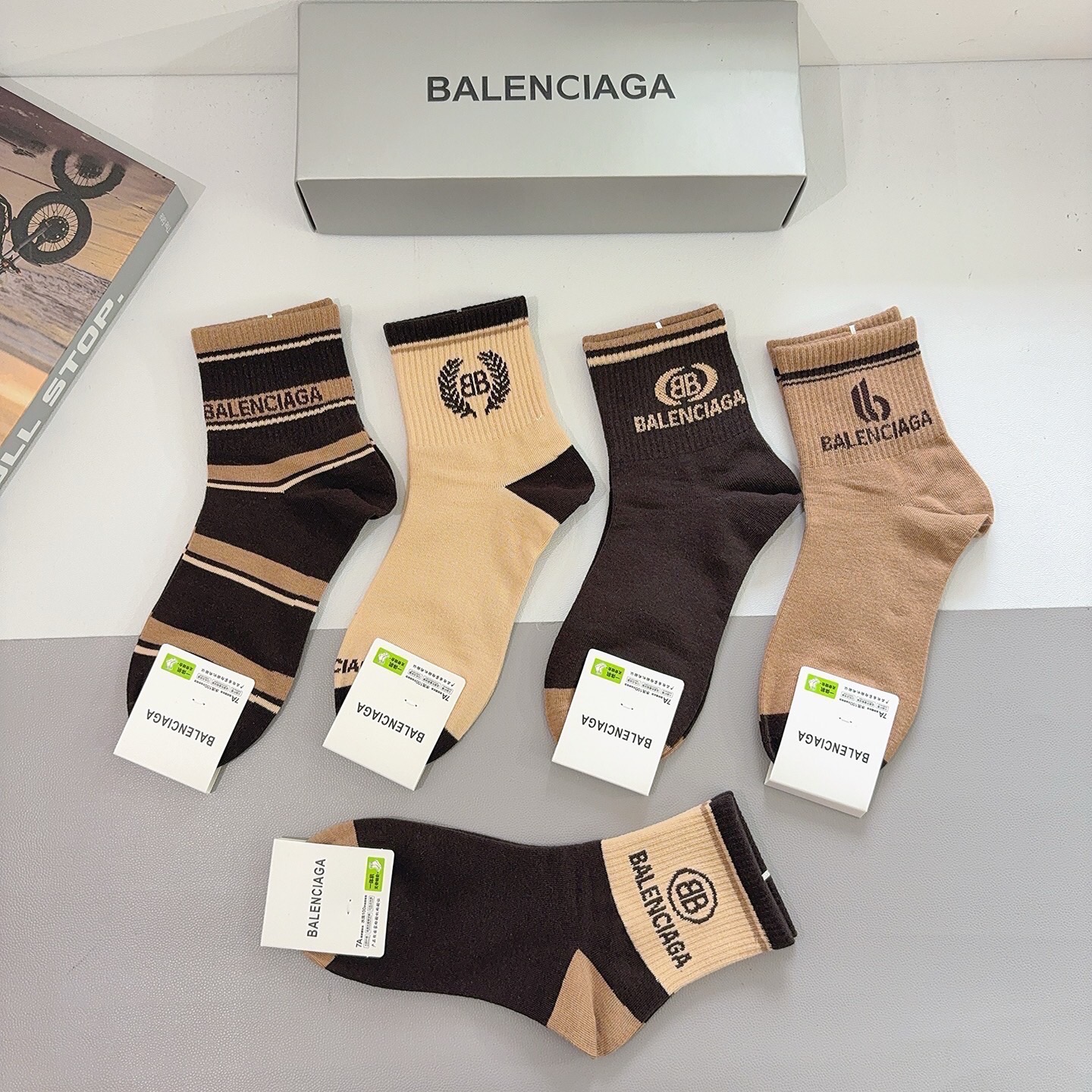 配包装【一盒5双】BALENCIAGA 巴黎世家 新款中筒袜子🔥潮人必不可少的时尚专柜代购袜子 ，超级时