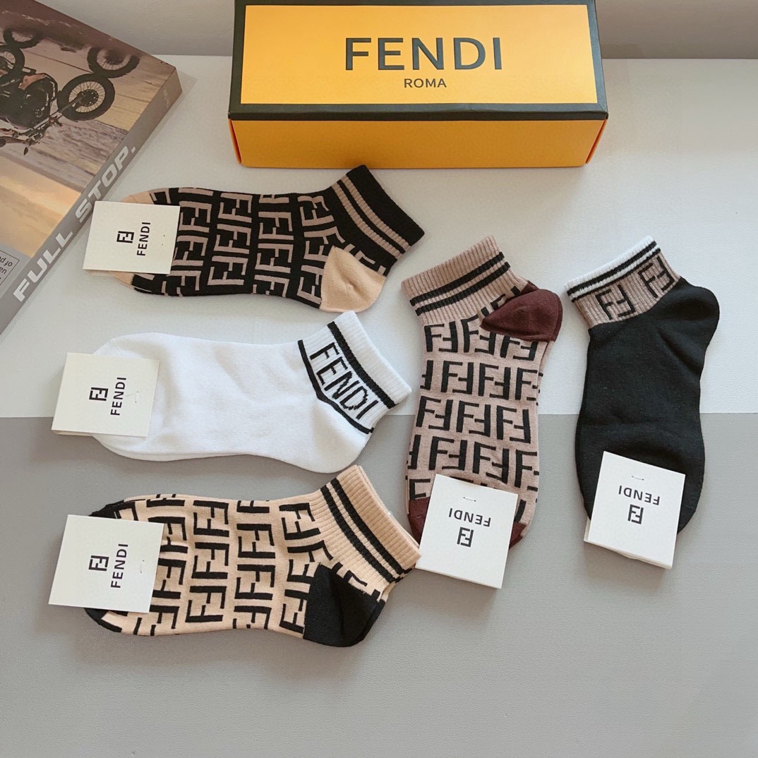 配包装（一盒5双）FENDI 芬迪 字母双Ｆ爆款中筒袜，纯棉面料， 专柜同款 💓纯棉面料，实用好穿 柔软