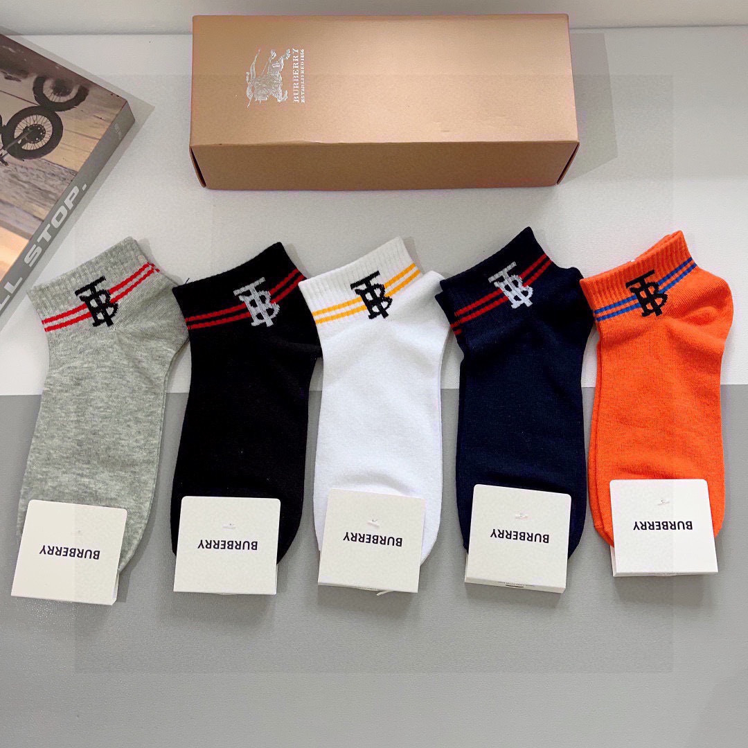 配包装（一盒5双）🌟Burberry 巴宝莉 超火爆小单品，男女通用纯棉面料，潮人必备 爆款格子中筒袜子