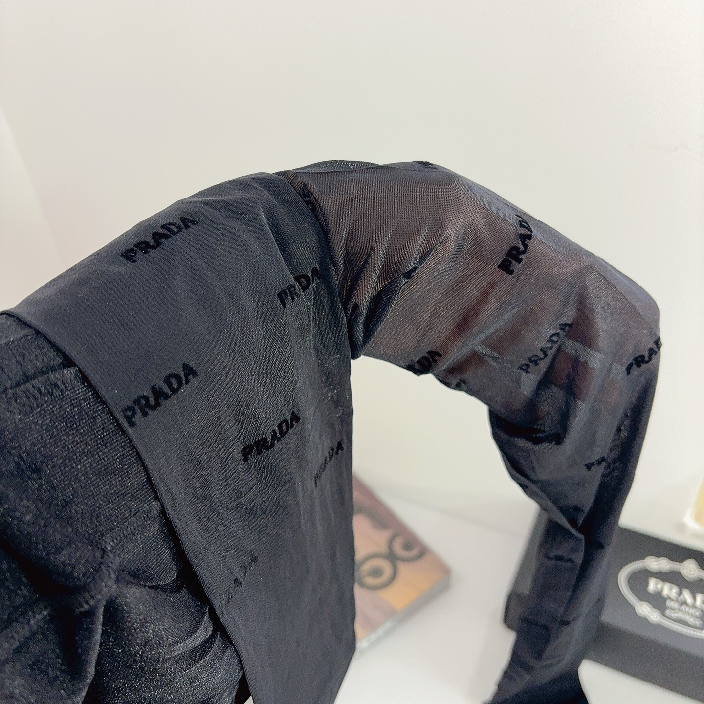 配包装【一盒1双】🌟PRADA 普拉达经典植绒字母丝袜 🌟欧美大牌裤袜🔥一比一高版本制作，可以看得到的工