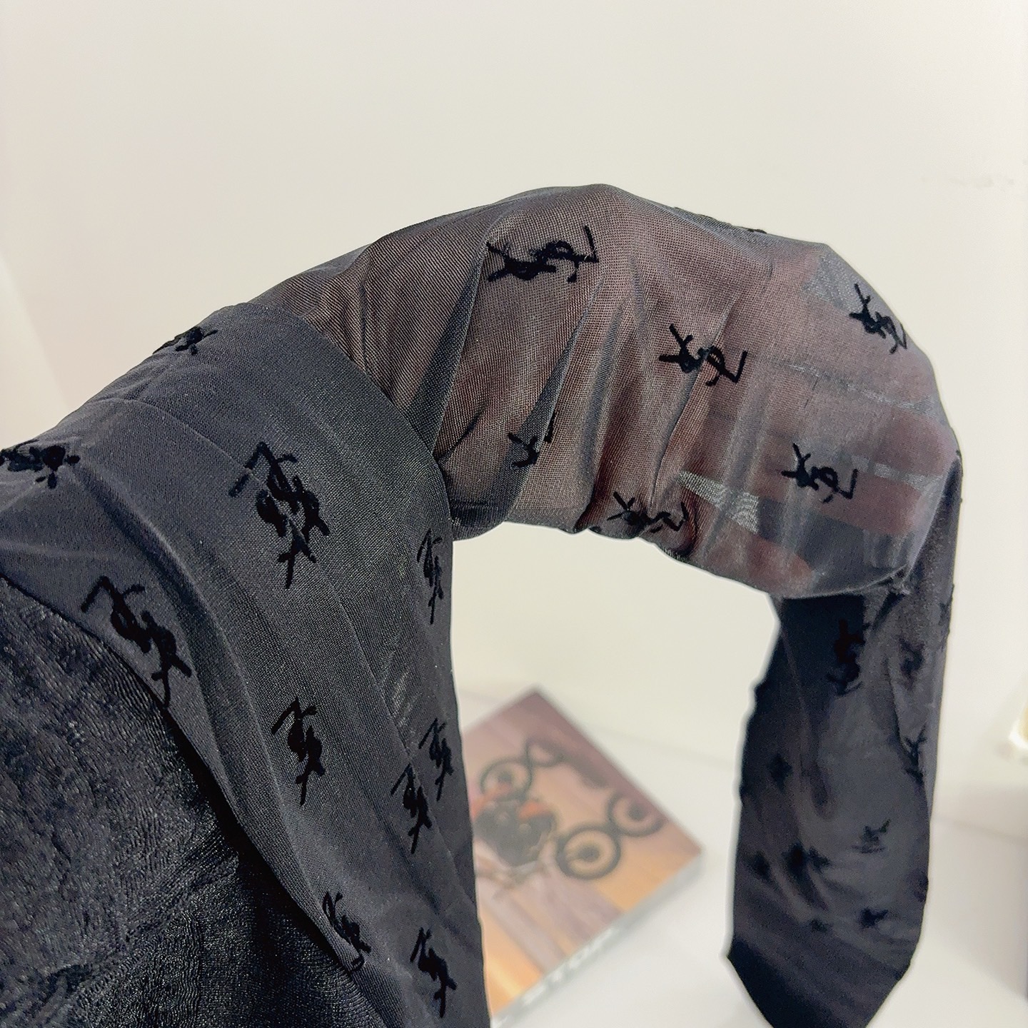 配包装【一盒1双】 圣罗兰 经典植绒字母丝袜 🌟欧美大牌裤袜🔥一比一高版本制作，可以看得到的工艺！潮人秋