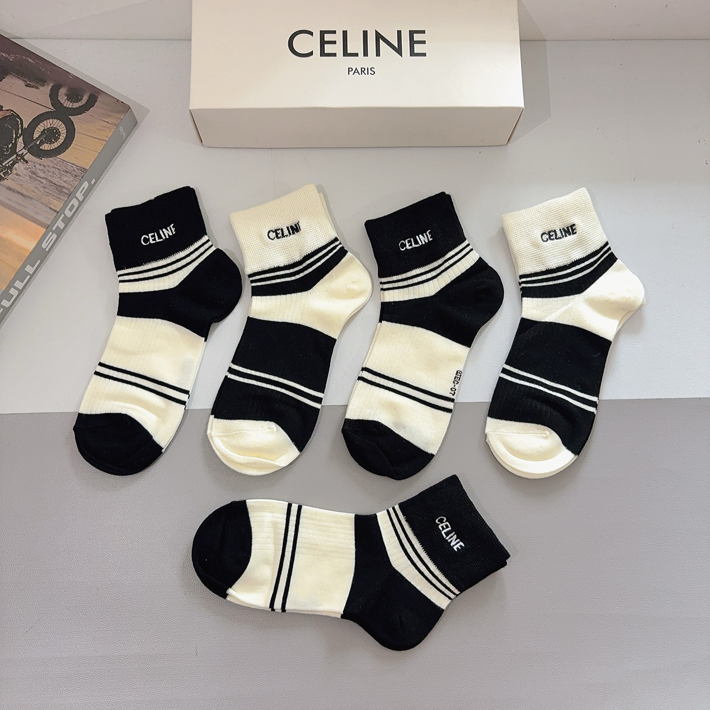 配包装（一盒5双） CELINE 赛琳新款刺绣纯棉袜子 经典字母logo船袜，个性时尚百搭款，！超柔软材