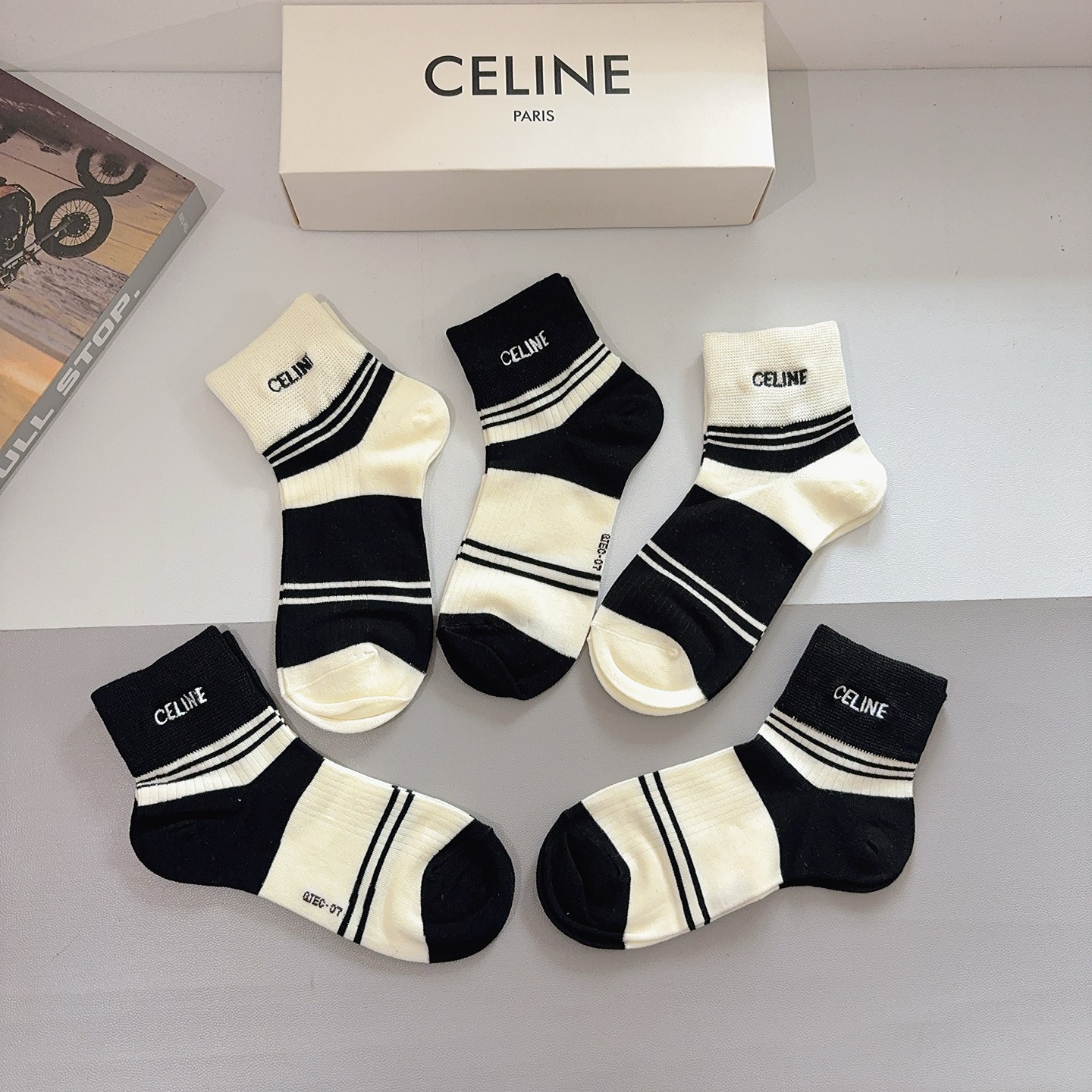 配包装（一盒5双） CELINE 赛琳新款刺绣纯棉袜子 经典字母logo船袜，个性时尚百搭款，！超柔软材