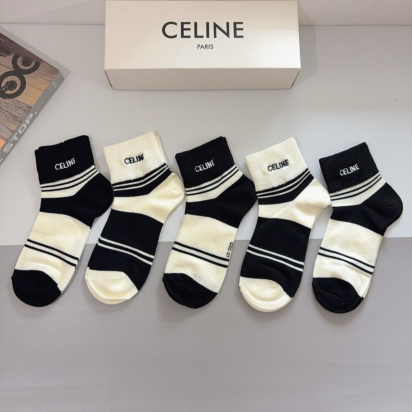 配包装（一盒5双） CELINE 赛琳新款刺绣纯棉袜子 经典字母logo船袜，个性时尚百搭款，！超柔软材