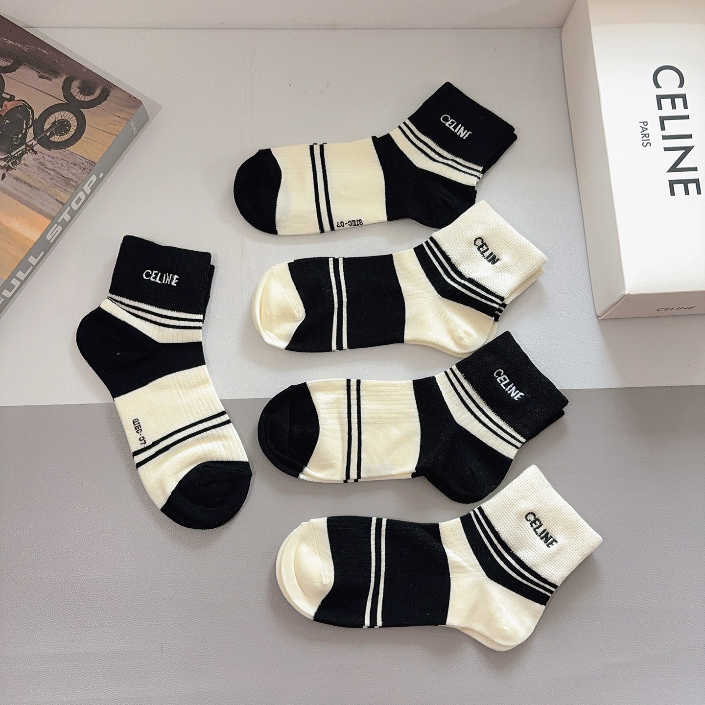 配包装（一盒5双） CELINE 赛琳新款刺绣纯棉袜子 经典字母logo船袜，个性时尚百搭款，！超柔软材