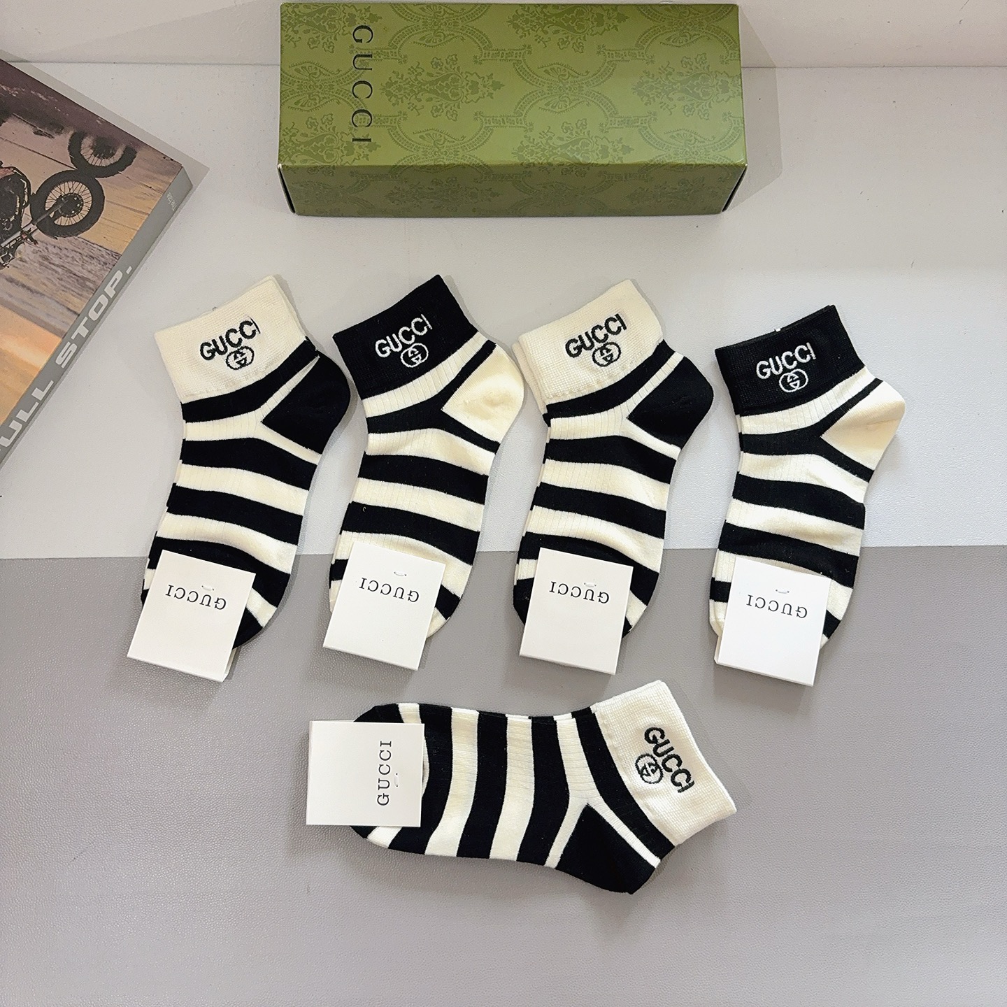 配包装（一盒5双） Gucci 古奇新款刺绣纯棉袜子 经典字母logo船袜，个性时尚百搭款，！超柔软材质