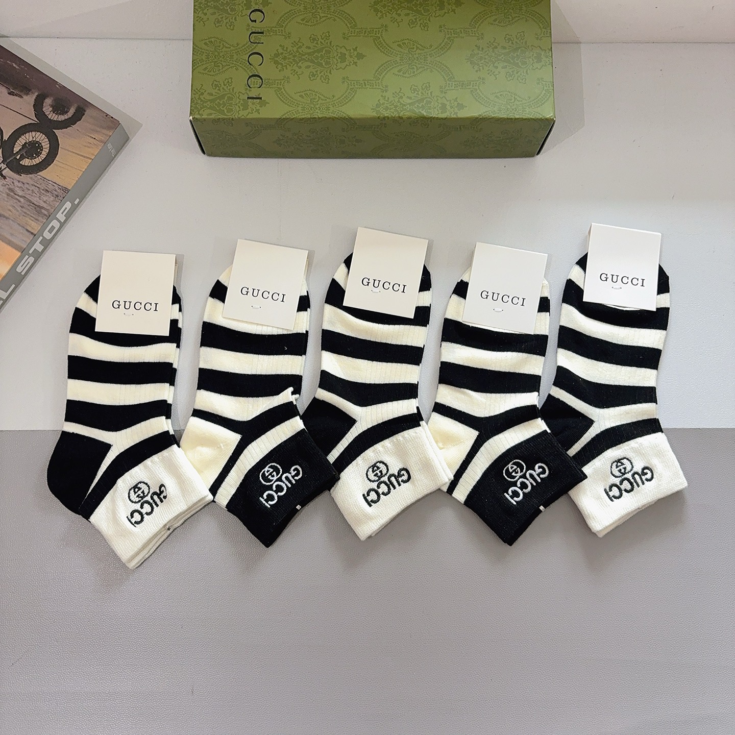 配包装（一盒5双） Gucci 古奇新款刺绣纯棉袜子 经典字母logo船袜，个性时尚百搭款，！超柔软材质