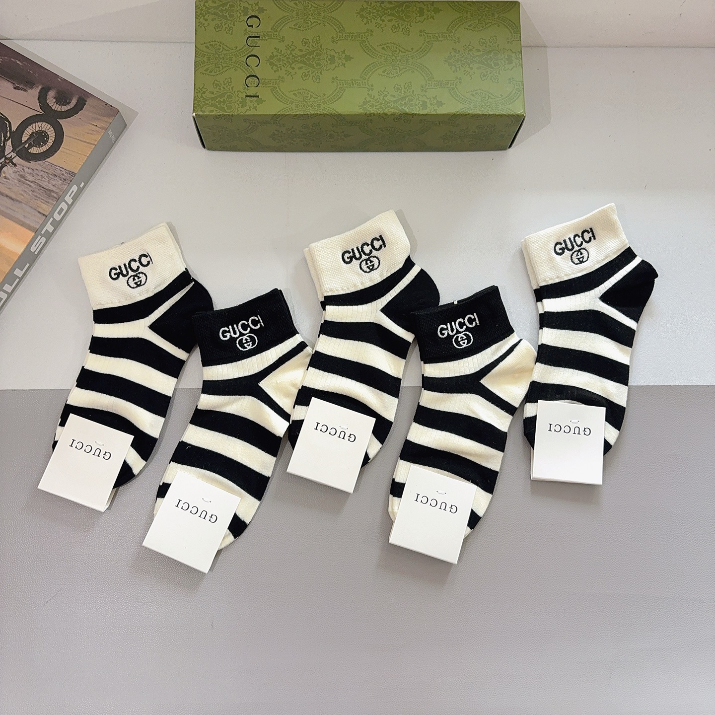 配包装（一盒5双） Gucci 古奇新款刺绣纯棉袜子 经典字母logo船袜，个性时尚百搭款，！超柔软材质