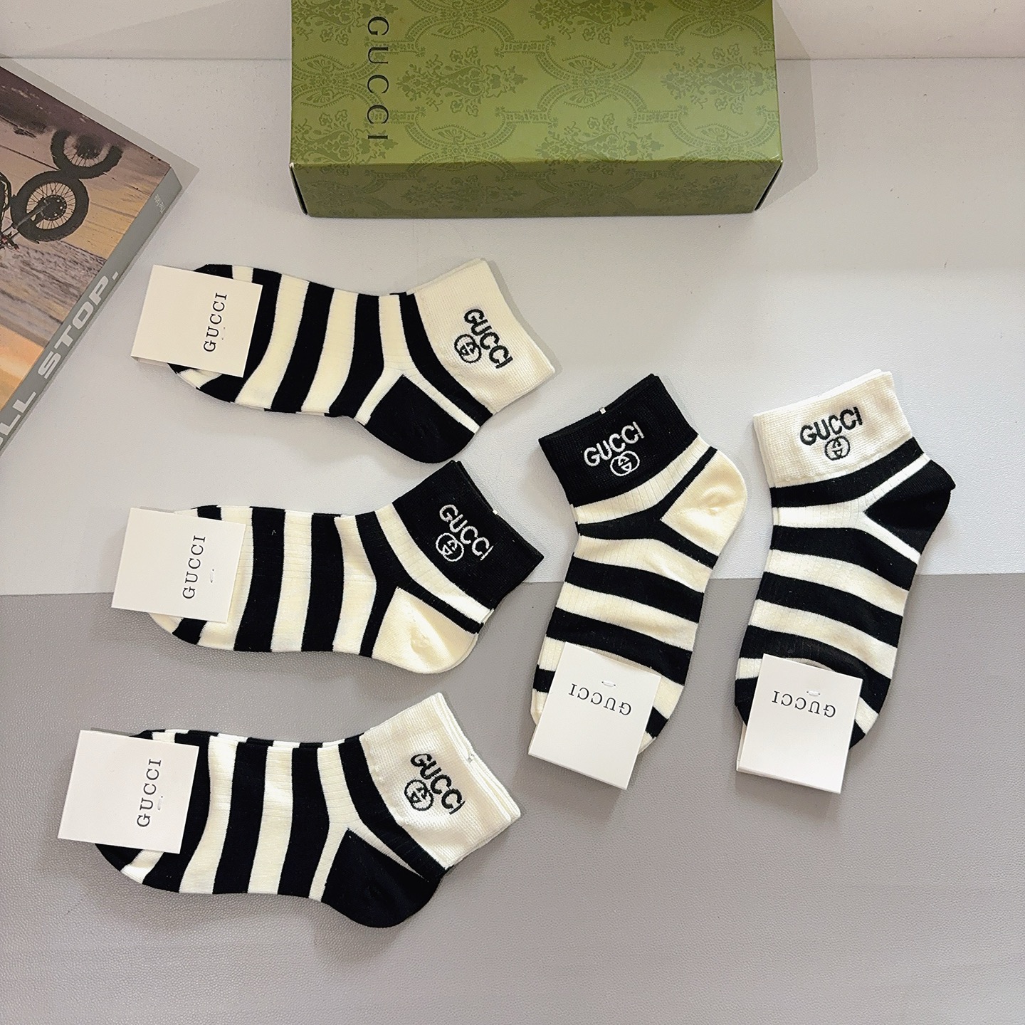 配包装（一盒5双） Gucci 古奇新款刺绣纯棉袜子 经典字母logo船袜，个性时尚百搭款，！超柔软材质