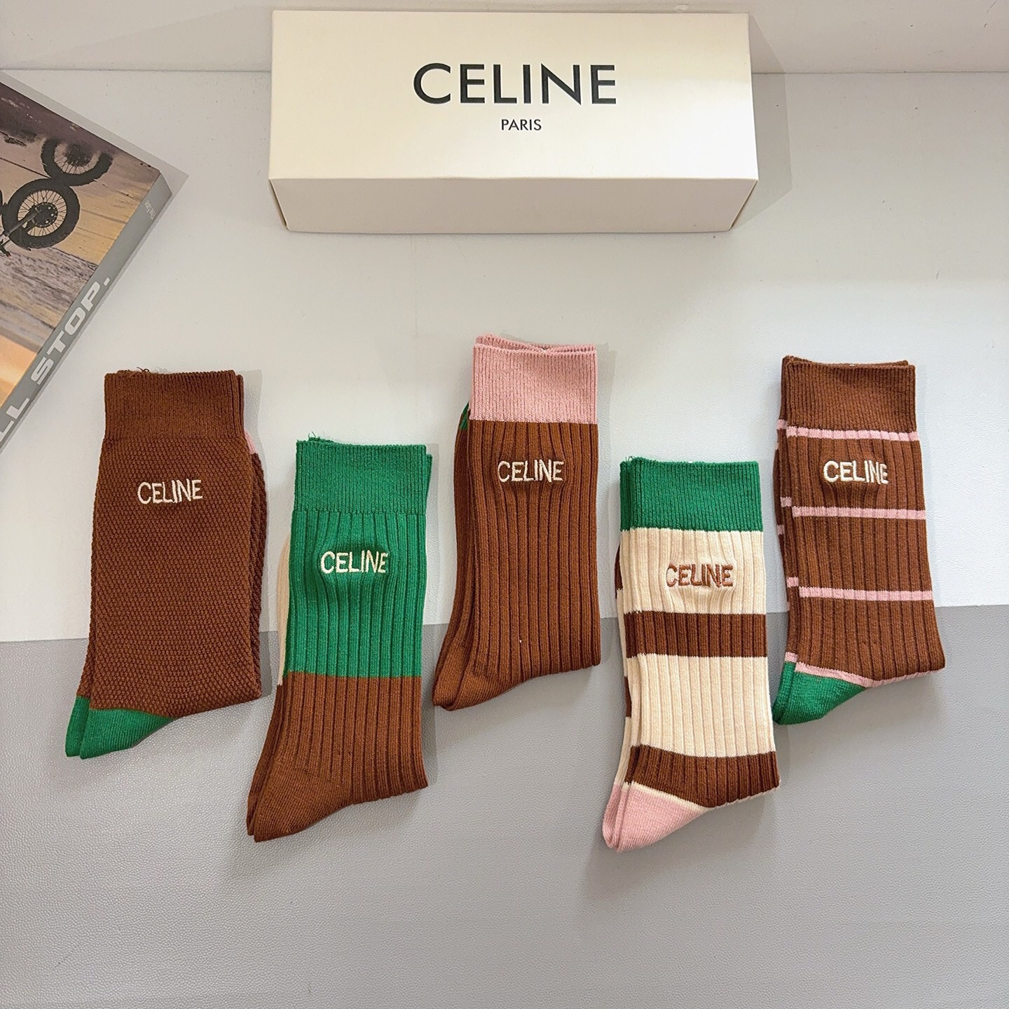 配包装（一盒5双） CELINE 赛琳新款刺绣纯棉长筒袜子 经典字母logo船袜，个性时尚百搭款，！超柔