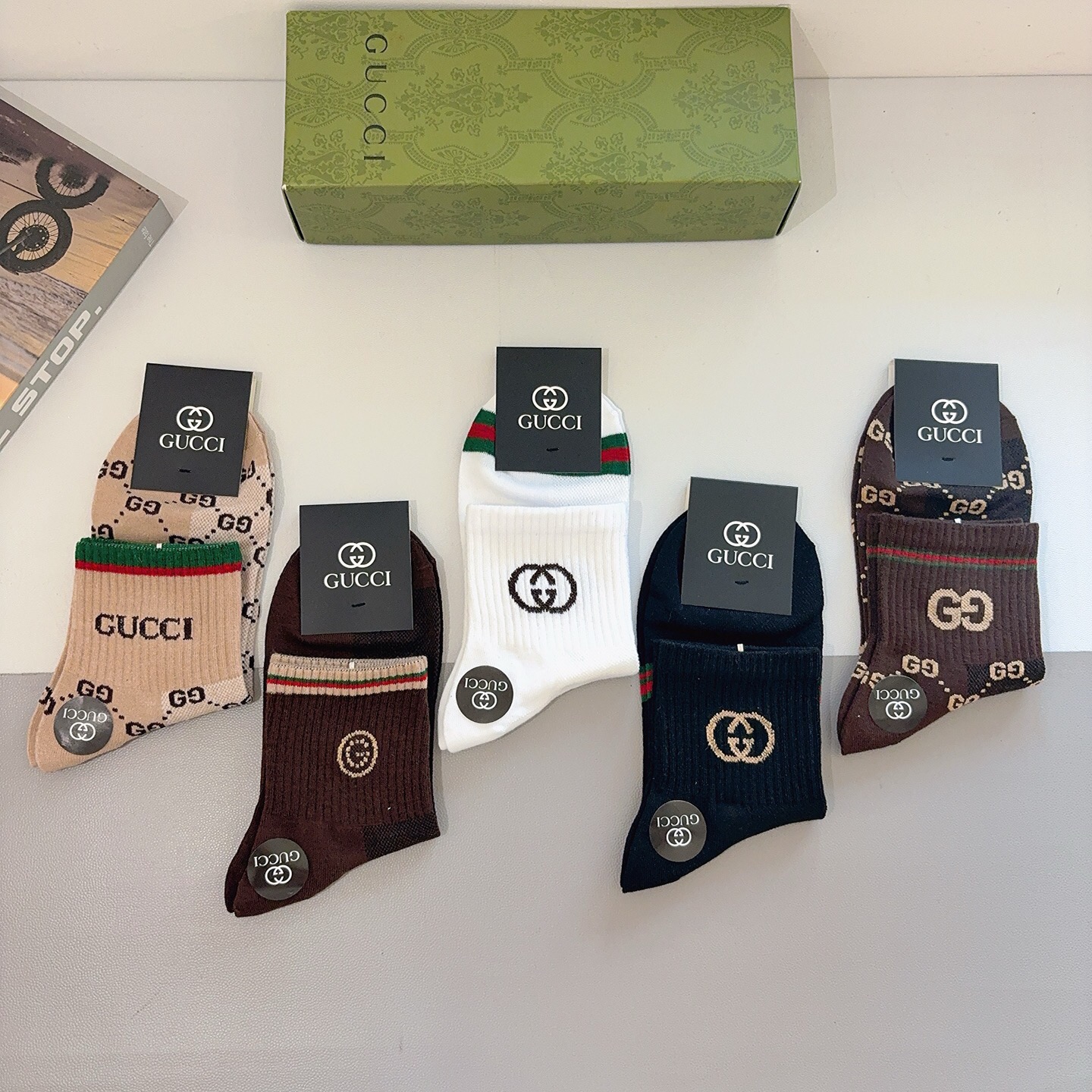 配包装（一盒5双） Gucci 古奇 新款中筒袜子，纯棉面料，潮人必备 ，Gucci 爆款，经典双G，个