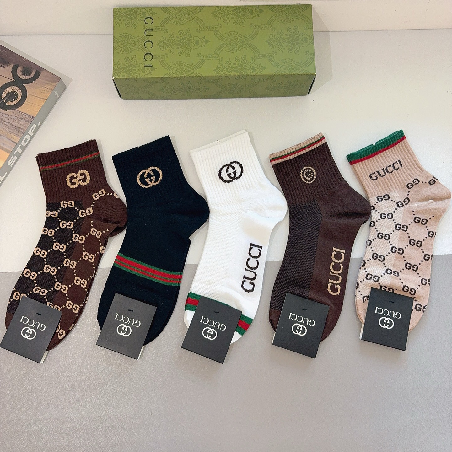 配包装（一盒5双） Gucci 古奇 新款中筒袜子，纯棉面料，潮人必备 ，Gucci 爆款，经典双G，个