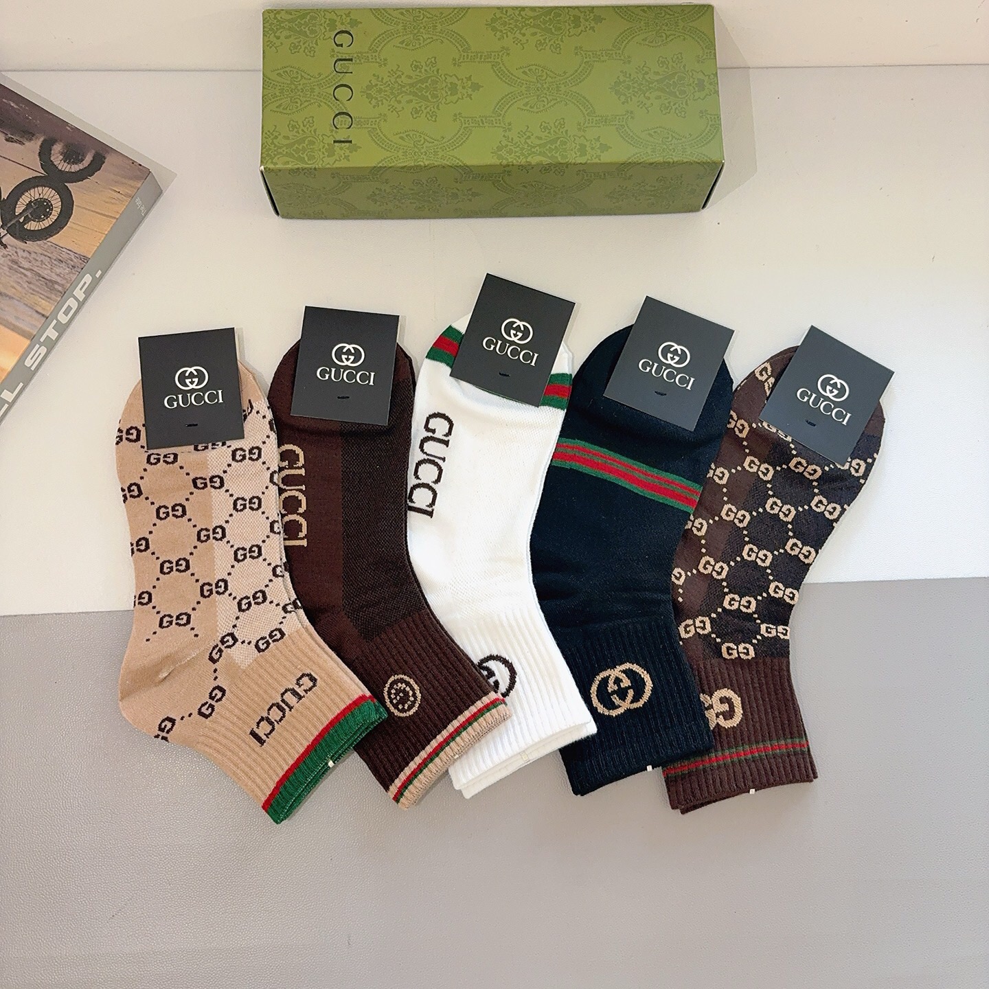 配包装（一盒5双） Gucci 古奇 新款中筒袜子，纯棉面料，潮人必备 ，Gucci 爆款，经典双G，个