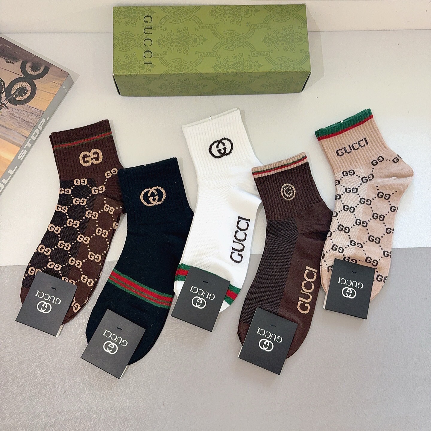 配包装（一盒5双） Gucci 古奇 新款中筒袜子，纯棉面料，潮人必备 ，Gucci 爆款，经典双G，个