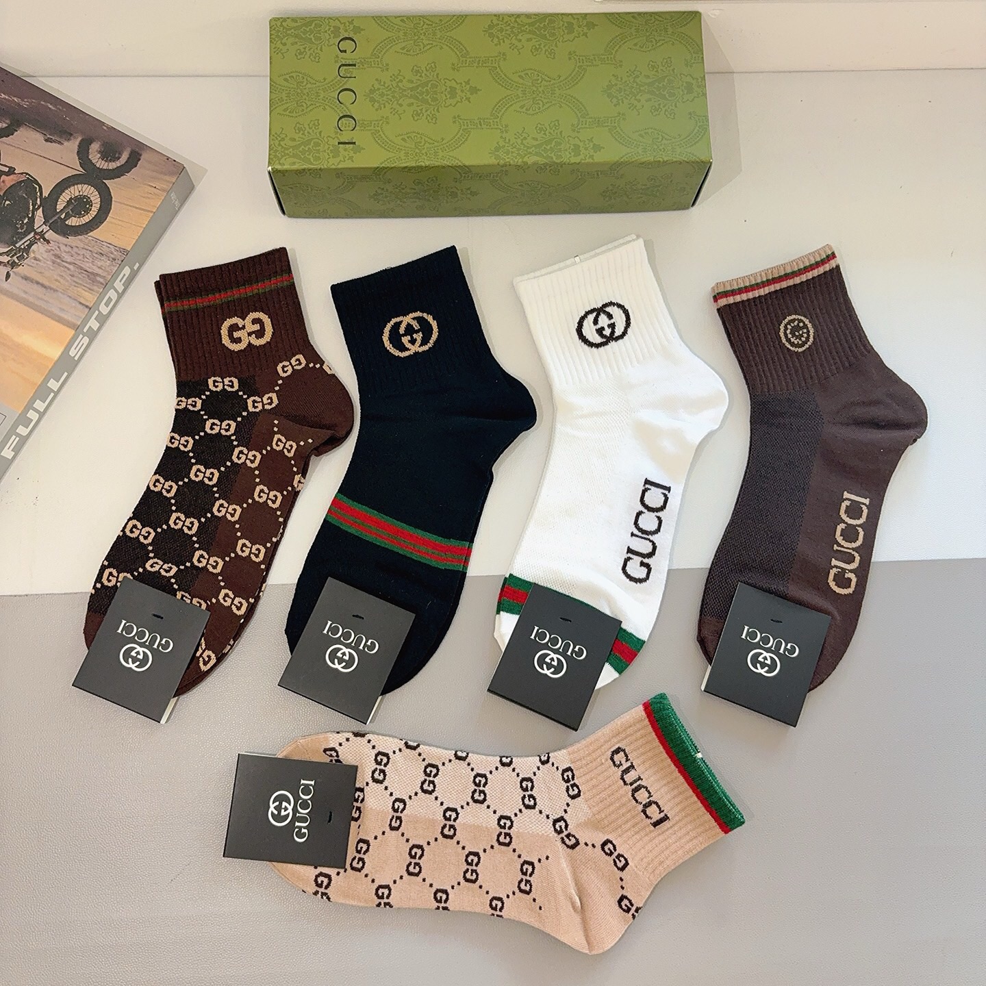 配包装（一盒5双） Gucci 古奇 新款中筒袜子，纯棉面料，潮人必备 ，Gucci 爆款，经典双G，个