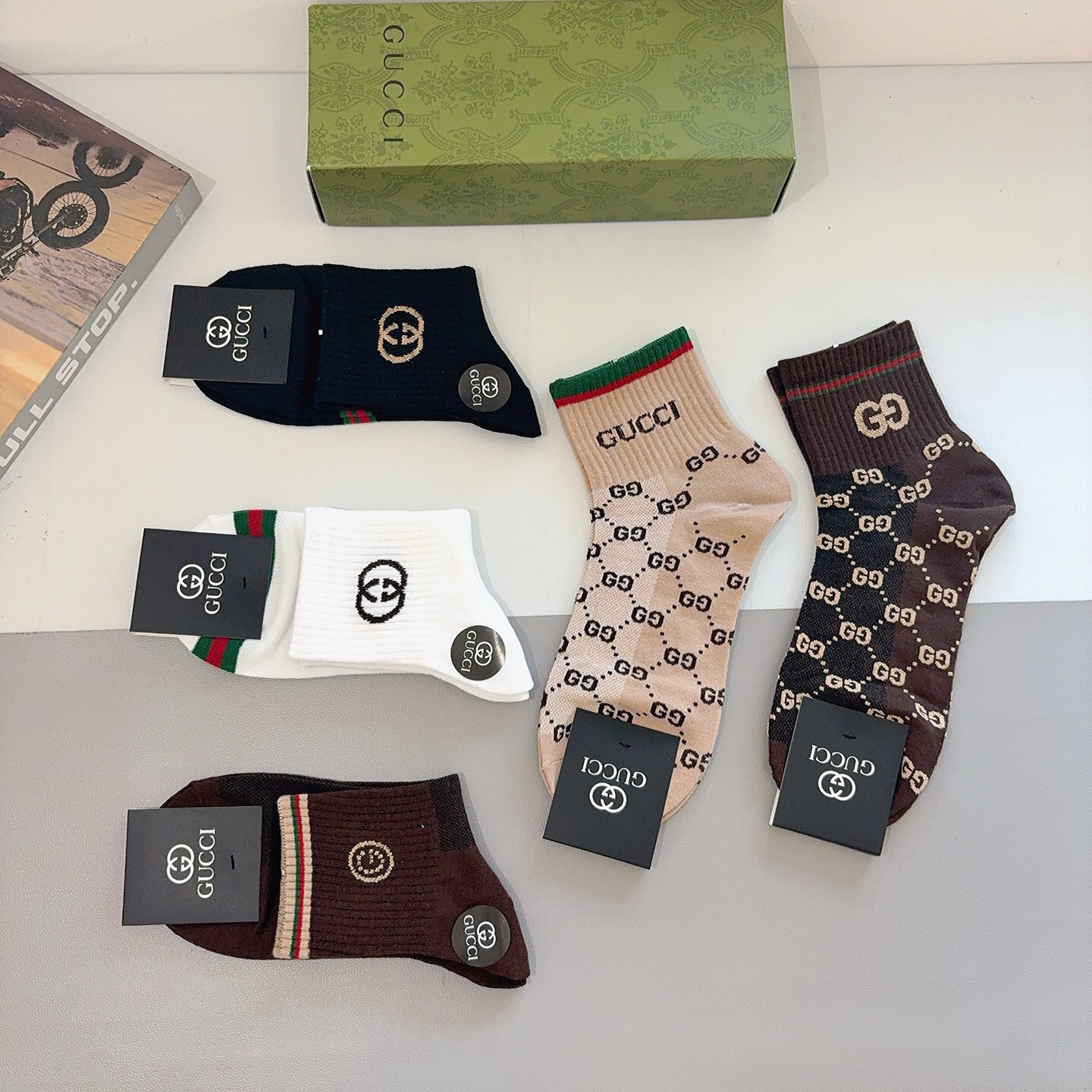 配包装（一盒5双） Gucci 古奇 新款中筒袜子，纯棉面料，潮人必备 ，Gucci 爆款，经典双G，个