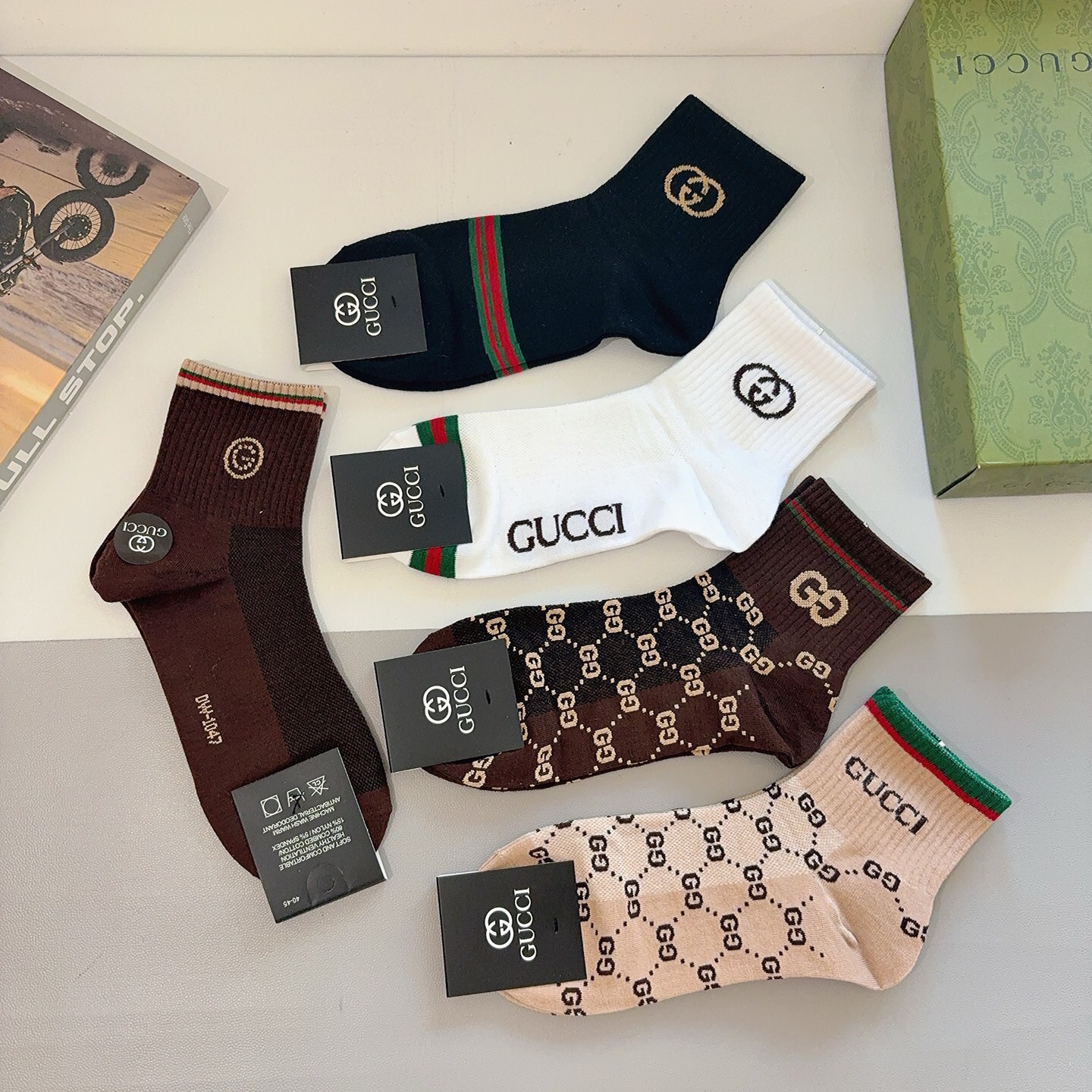 配包装（一盒5双） Gucci 古奇 新款中筒袜子，纯棉面料，潮人必备 ，Gucci 爆款，经典双G，个