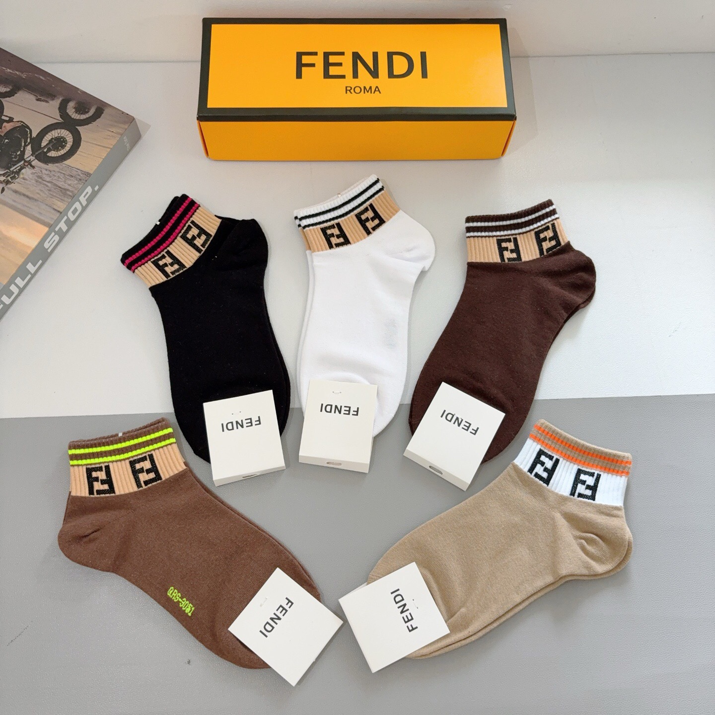 配包装（一盒5双）FENDI 芬迪 经典双Ｆ字母短筒袜子、纯棉面料， 专柜同款 💓实用好穿 柔软透气，时