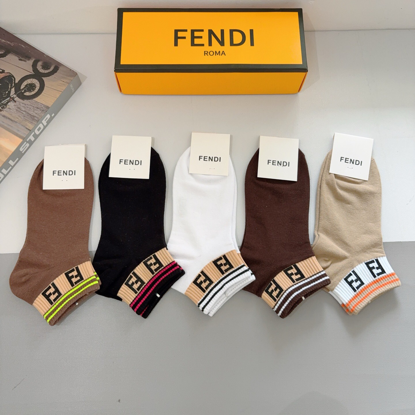 配包装（一盒5双）FENDI 芬迪 经典双Ｆ字母短筒袜子、纯棉面料， 专柜同款 💓实用好穿 柔软透气，时