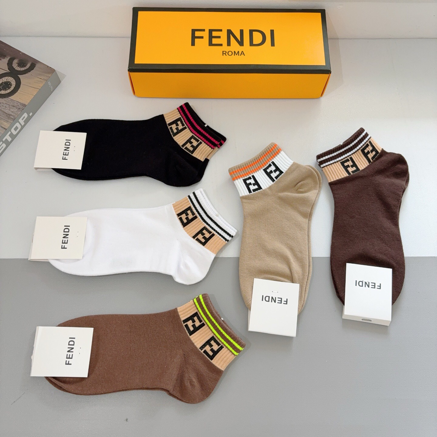 配包装（一盒5双）FENDI 芬迪 经典双Ｆ字母短筒袜子、纯棉面料， 专柜同款 💓实用好穿 柔软透气，时
