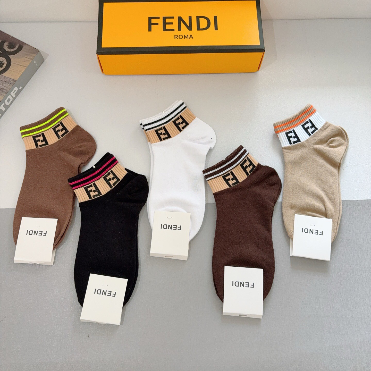 配包装（一盒5双）FENDI 芬迪 经典双Ｆ字母短筒袜子、纯棉面料， 专柜同款 💓实用好穿 柔软透气，时