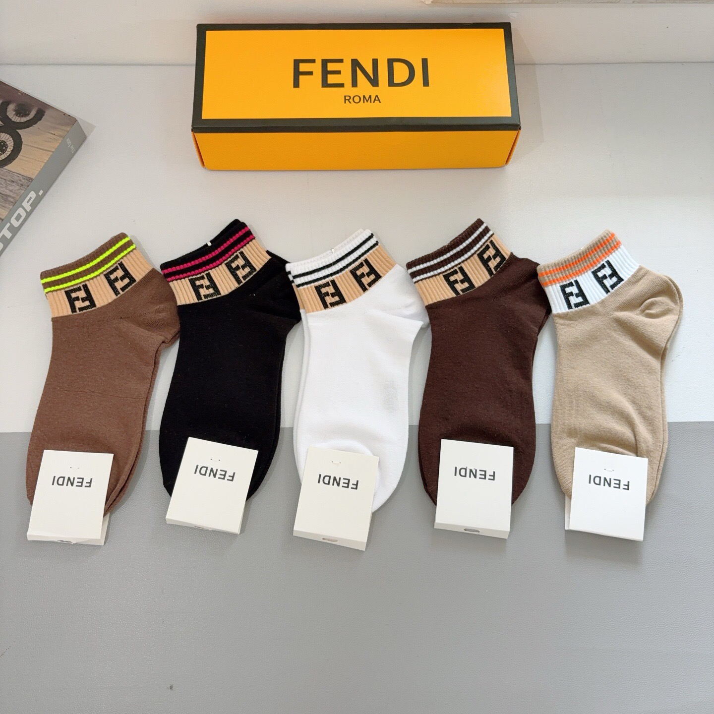 配包装（一盒5双）FENDI 芬迪 经典双Ｆ字母短筒袜子、纯棉面料， 专柜同款 💓实用好穿 柔软透气，时