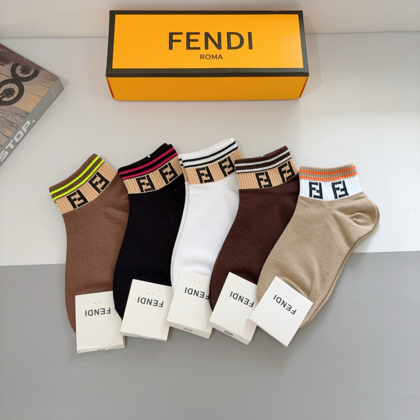 配包装（一盒5双）FENDI 芬迪 经典双Ｆ字母短筒袜子、纯棉面料， 专柜同款 💓实用好穿 柔软透气，时