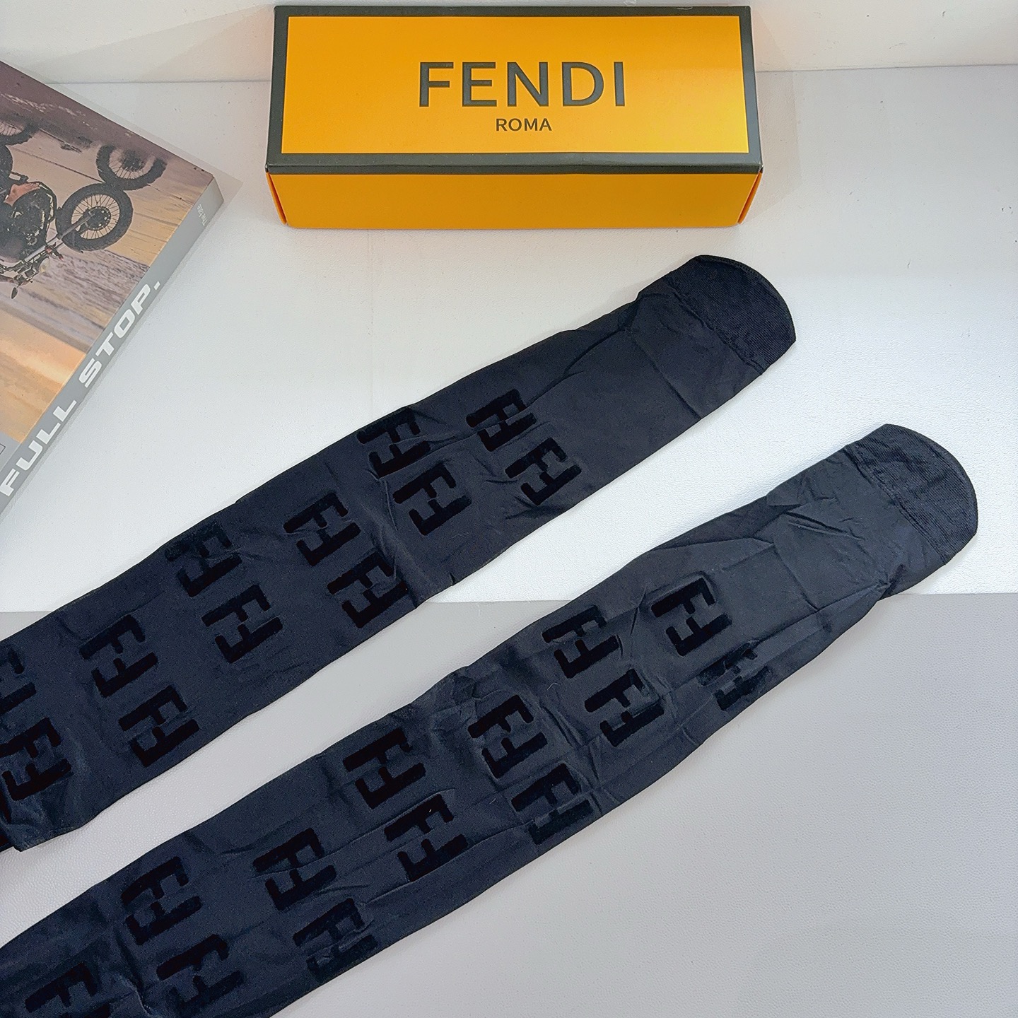 配包装【一盒1双】🌟FENDI 芬迪经典植绒双F字母丝袜 🌟欧美大牌裤袜🔥一比一高版本制作，可以看得到的