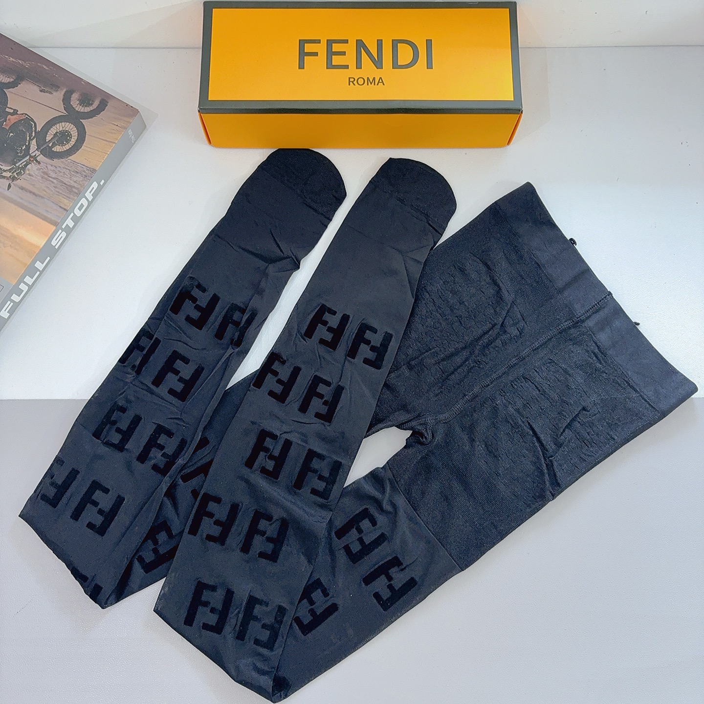 配包装【一盒1双】🌟FENDI 芬迪经典植绒双F字母丝袜 🌟欧美大牌裤袜🔥一比一高版本制作，可以看得到的