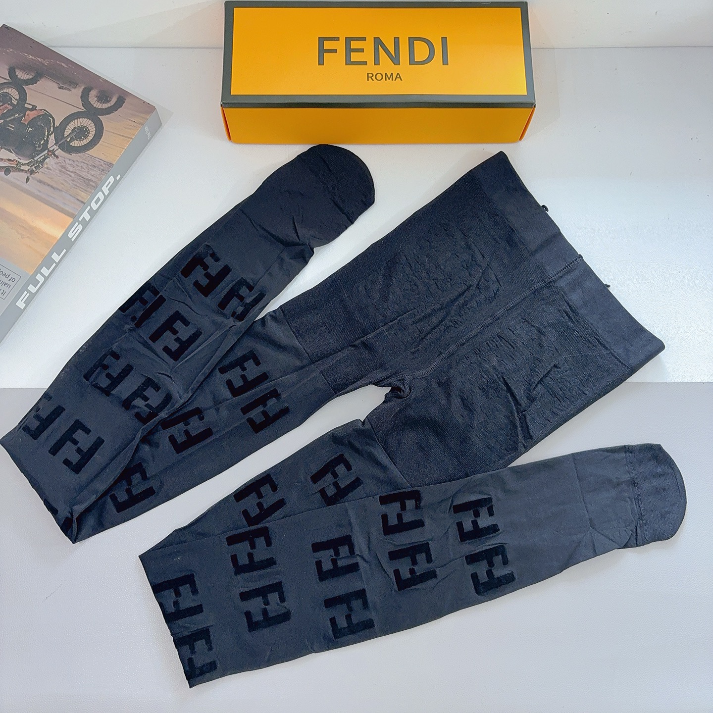 配包装【一盒1双】🌟FENDI 芬迪经典植绒双F字母丝袜 🌟欧美大牌裤袜🔥一比一高版本制作，可以看得到的