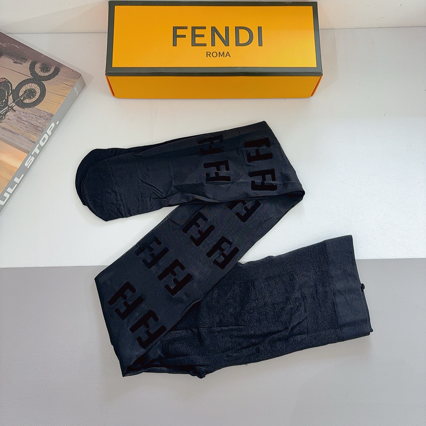 配包装【一盒1双】🌟FENDI 芬迪经典植绒双F字母丝袜 🌟欧美大牌裤袜🔥一比一高版本制作，可以看得到的